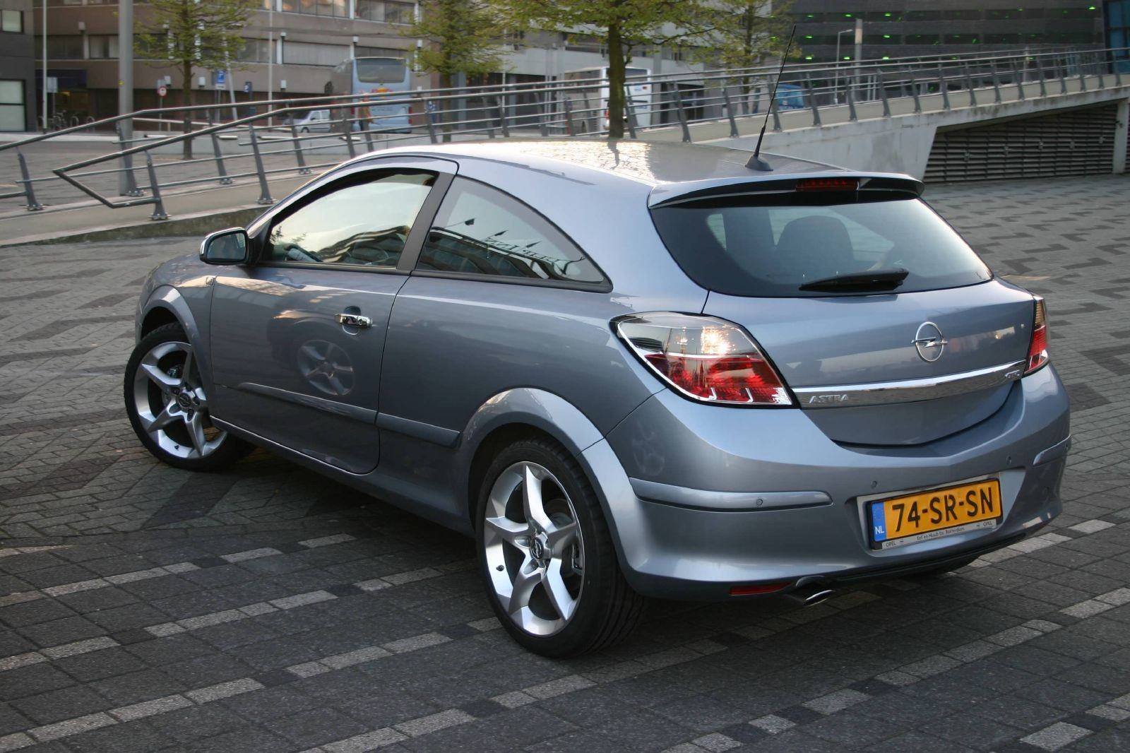 Opel Astra h 2008 купе