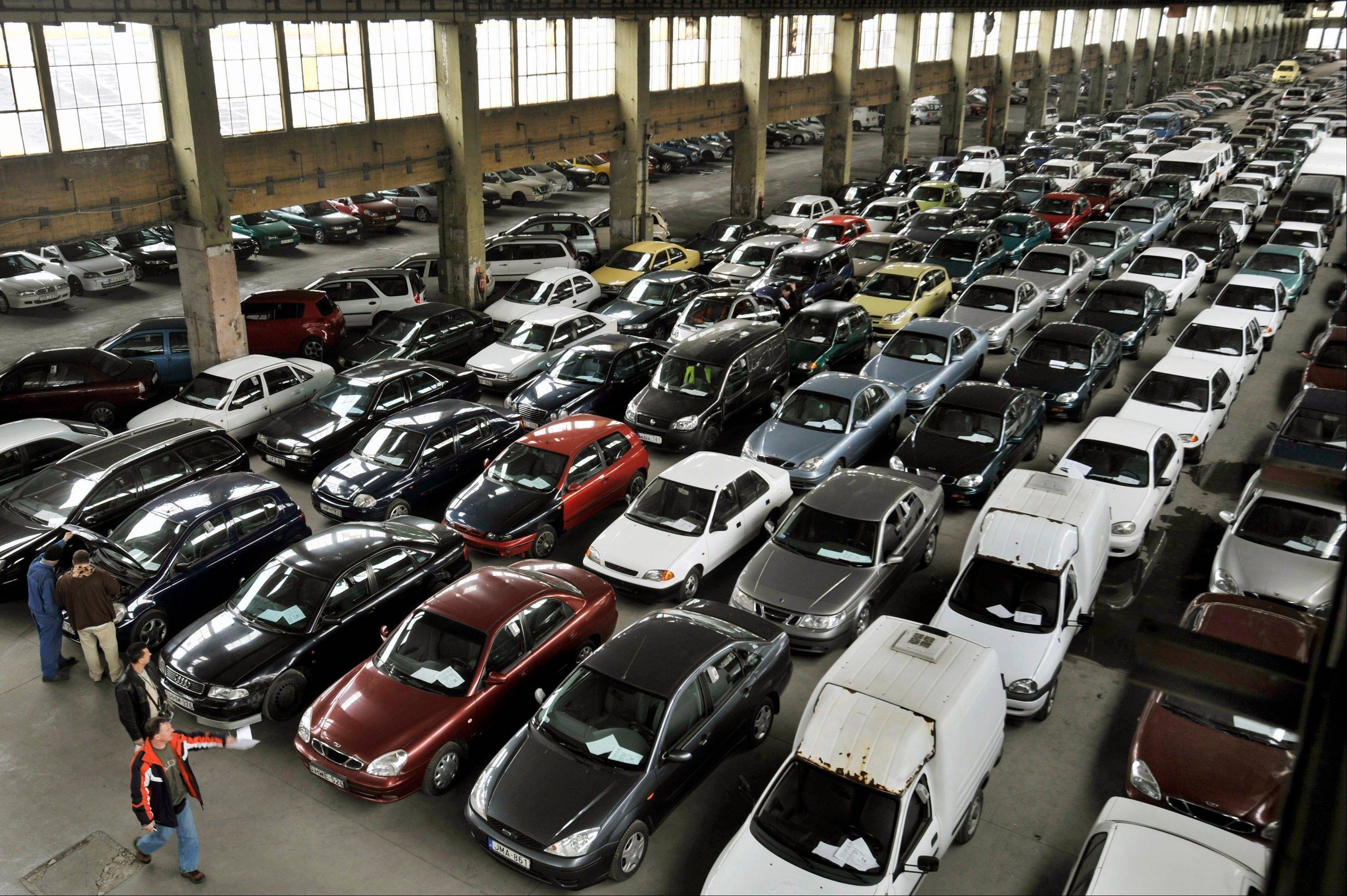 Машины в японии купить аукционы авто. Аукцион машин. Автомобильный рынок. Автомобили авторынок. Автомобили автоаукцион.