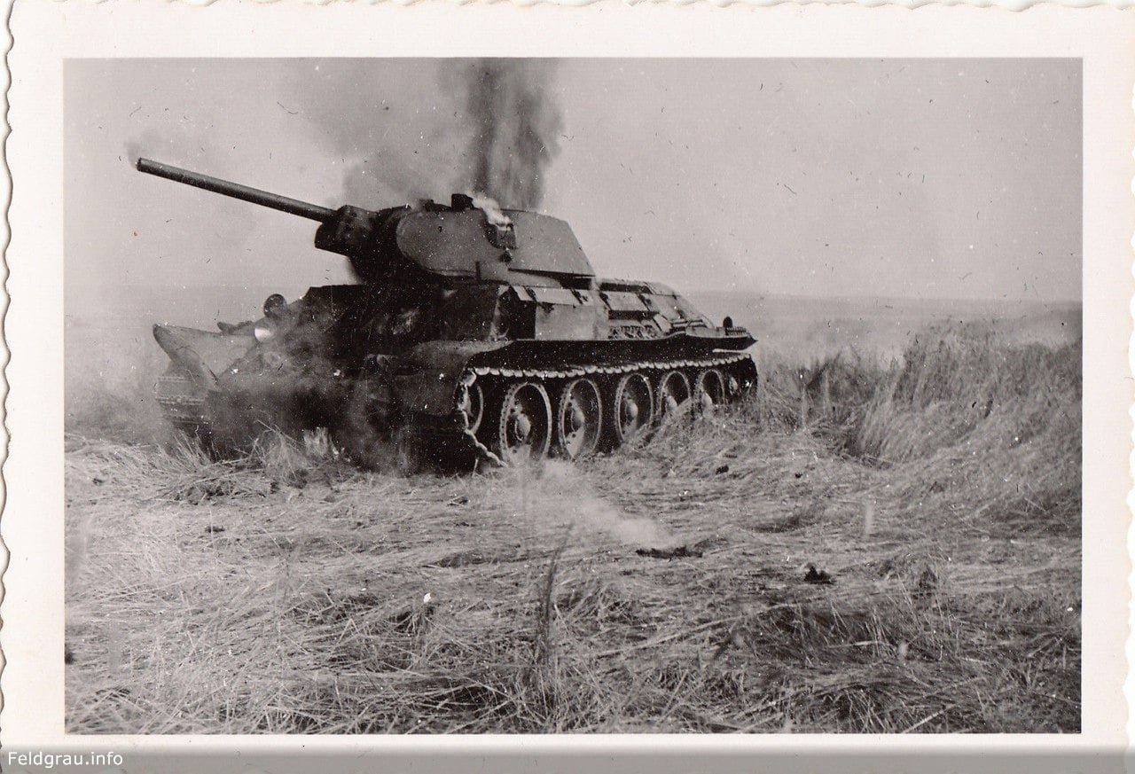 Танк т 34 бой. Подбитые танки т-34 на Курской дуге. Подбитый т 34 Курская дуга.