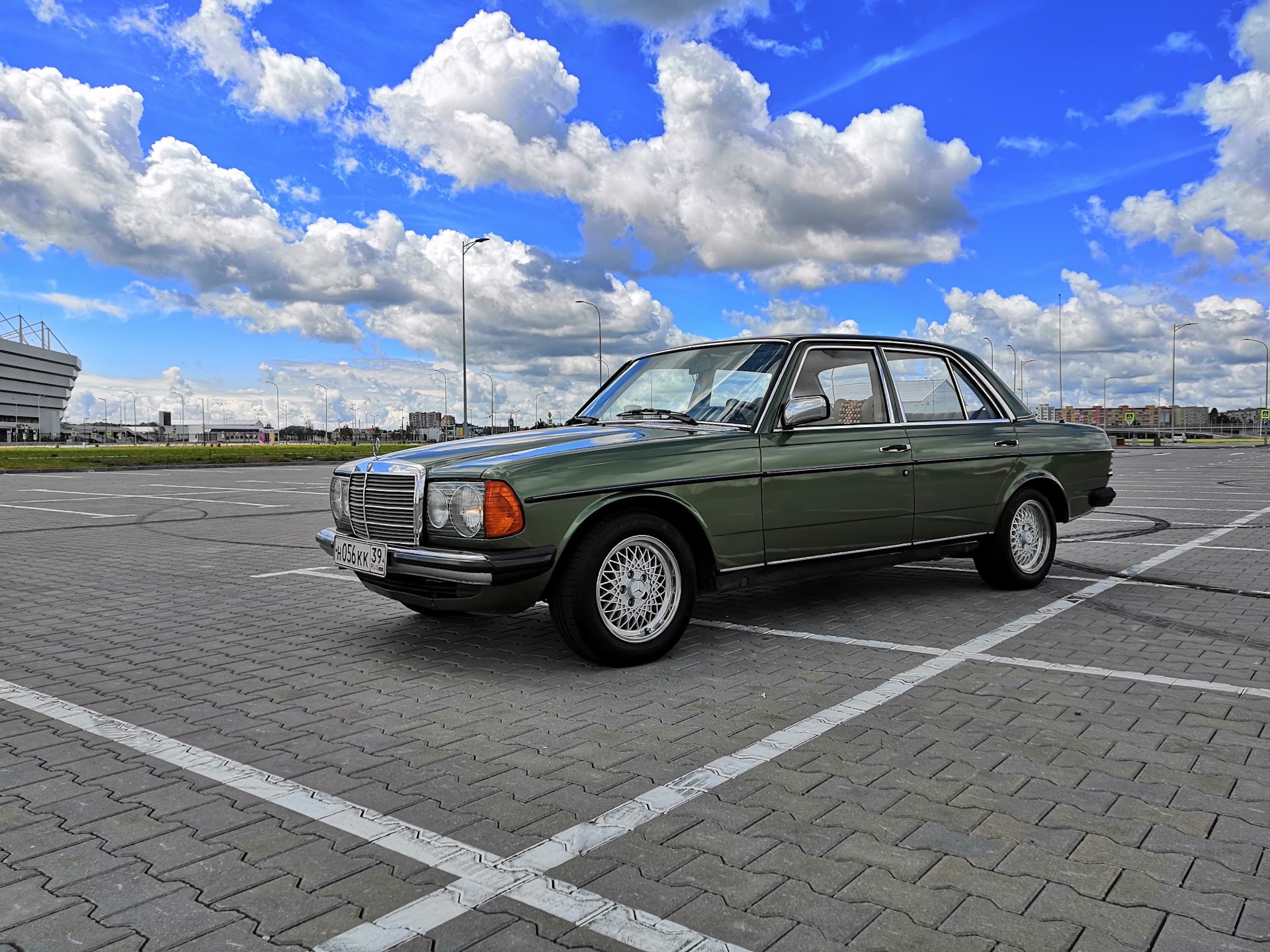 Мерседес 123 купить в россии. Mercedes-Benz w123. Mercedes-Benz w123 зелёный. Мерседес w123. Mercedes-Benz w123, 1983.