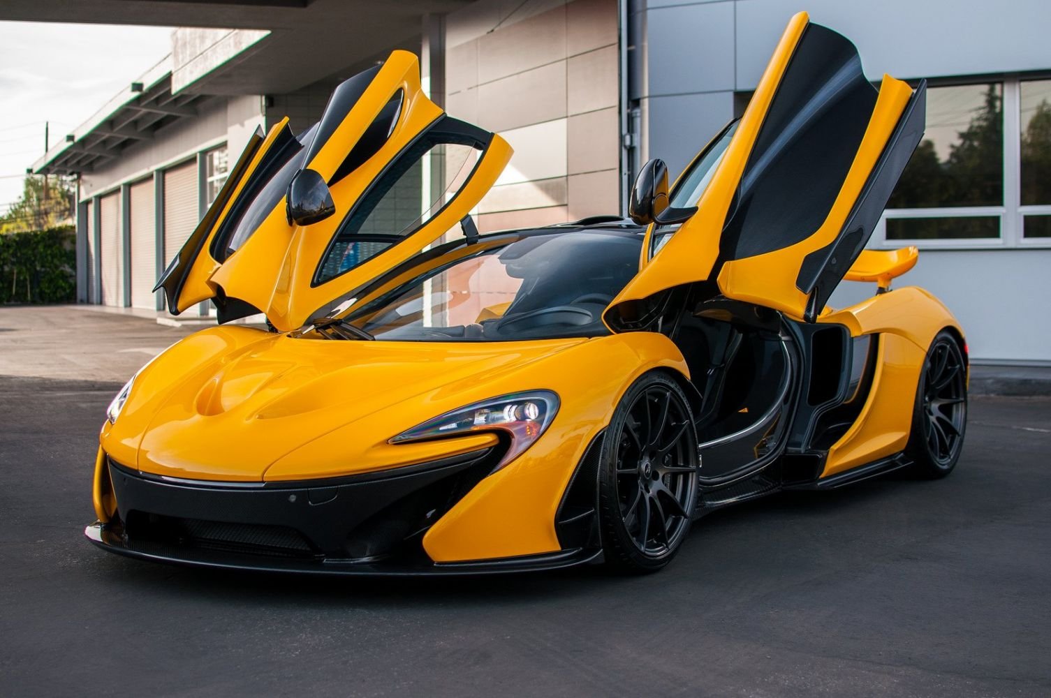 MCLAREN p1 черный матовый