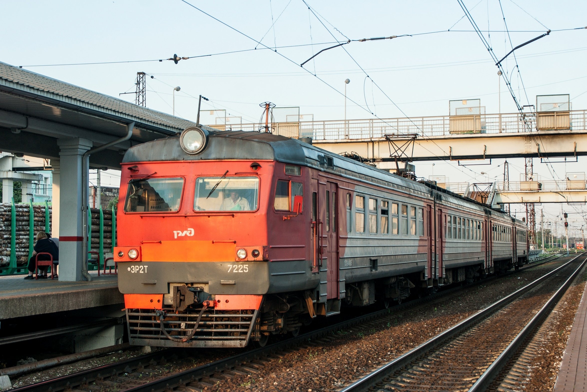 Электричка в коломну. Эр2т-7105. Эр2т 7181. Голутвин 2 платформа. Эр2т 7135.