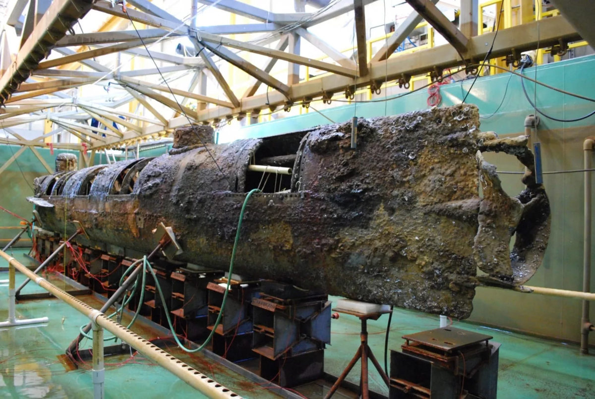 Первая лодка в мире. Подводная лодка h. l. Hunley. Hunley подводная лодка. Подводная лодка Ханли 1864. H.L. Hunley, затонувшей в 1864 году.