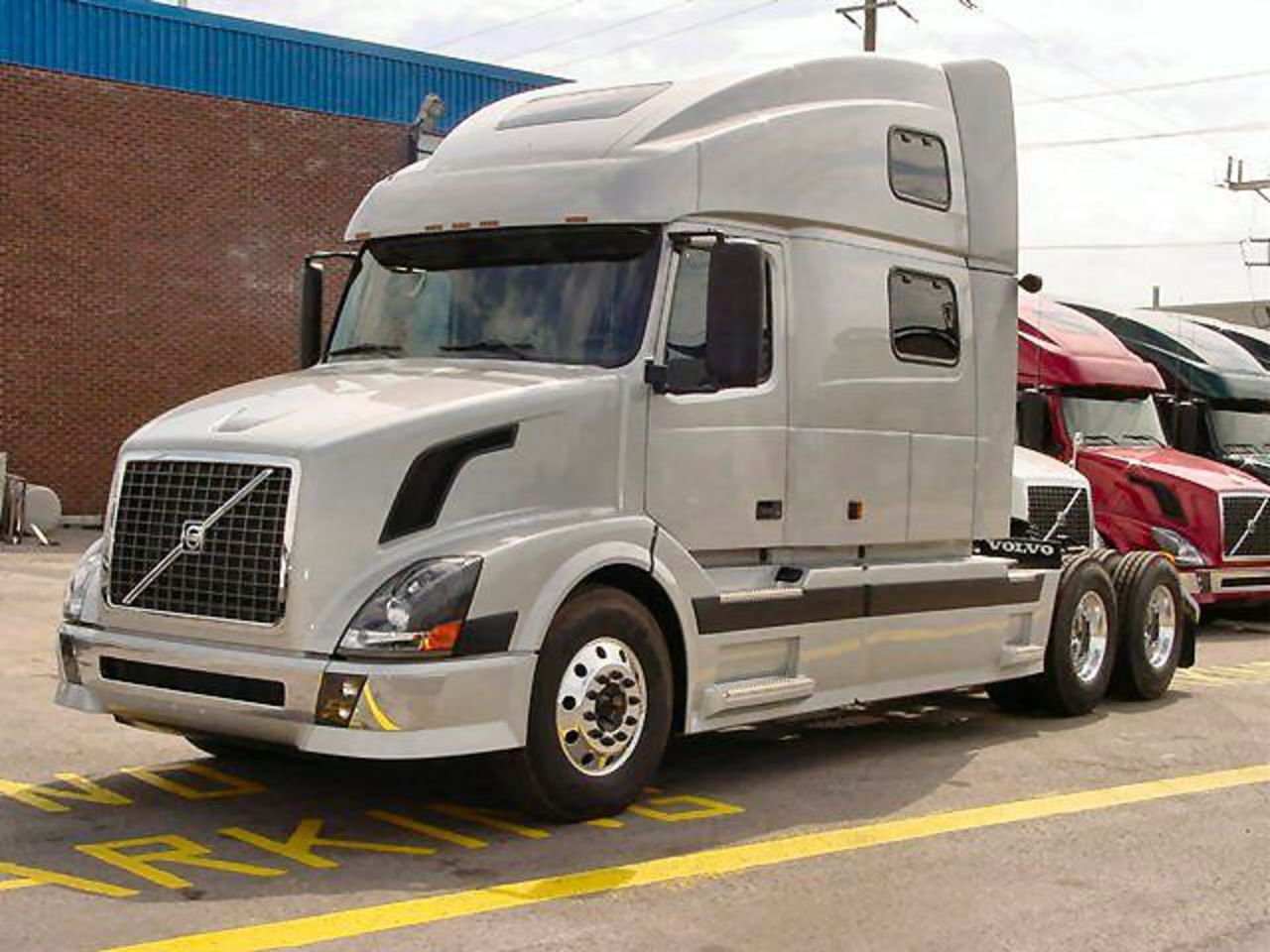 Грузовик Volvo VNL 780