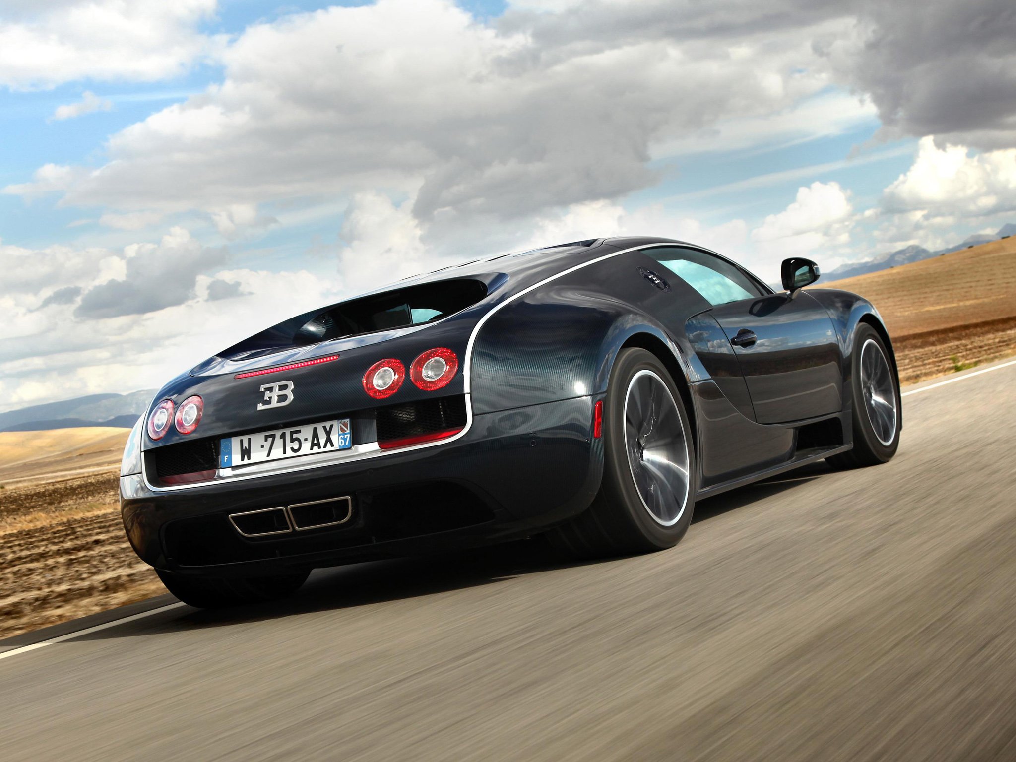 Что такое бугатти. Bugatti Veyron 16.4 super Sport. Bugatti Veyron 16.4 super Sport 2010. Бугатти Вейрон Supersport. Машина Bugatti Veyron super Sport.