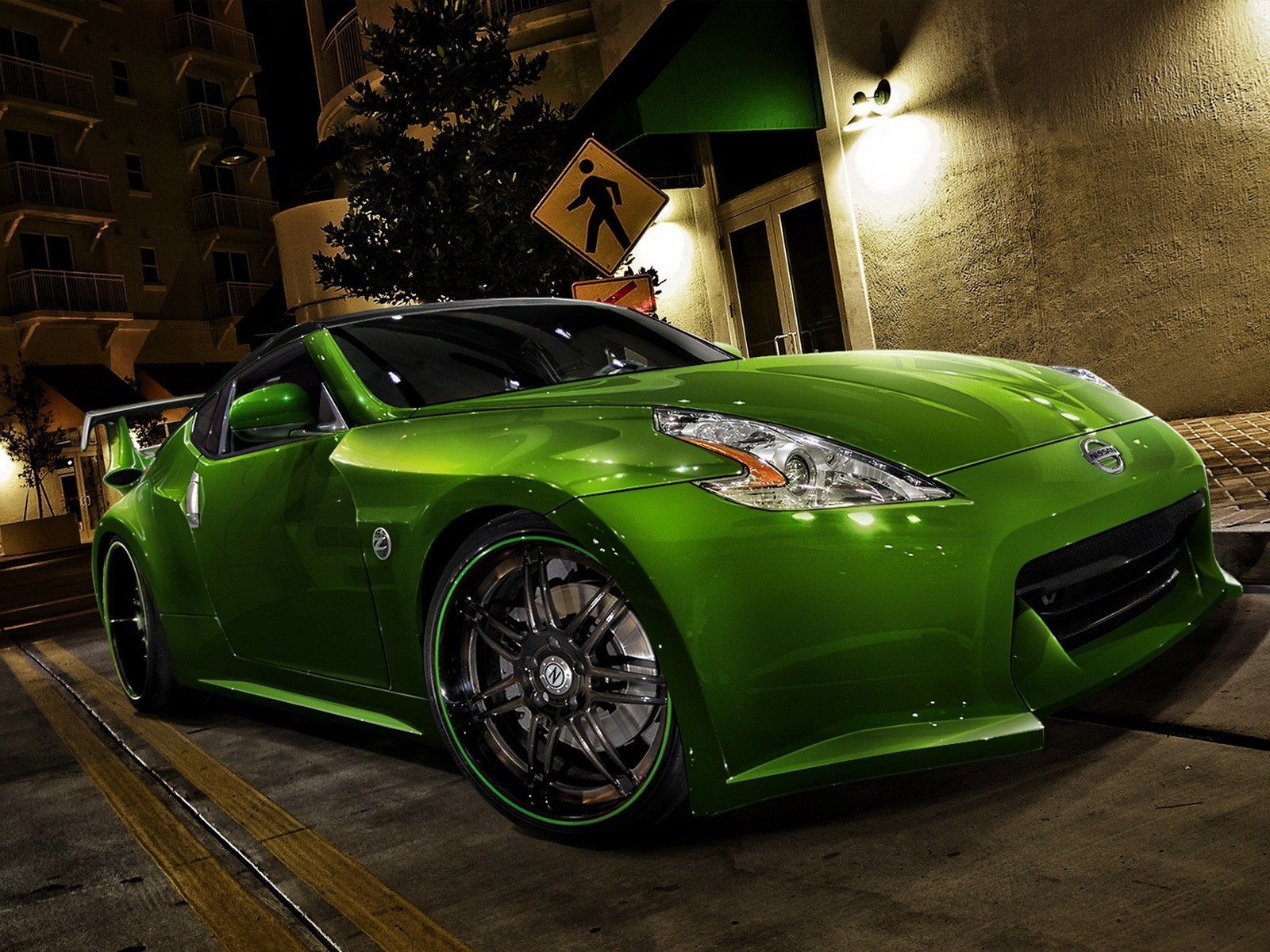 Nissan 370z зеленый