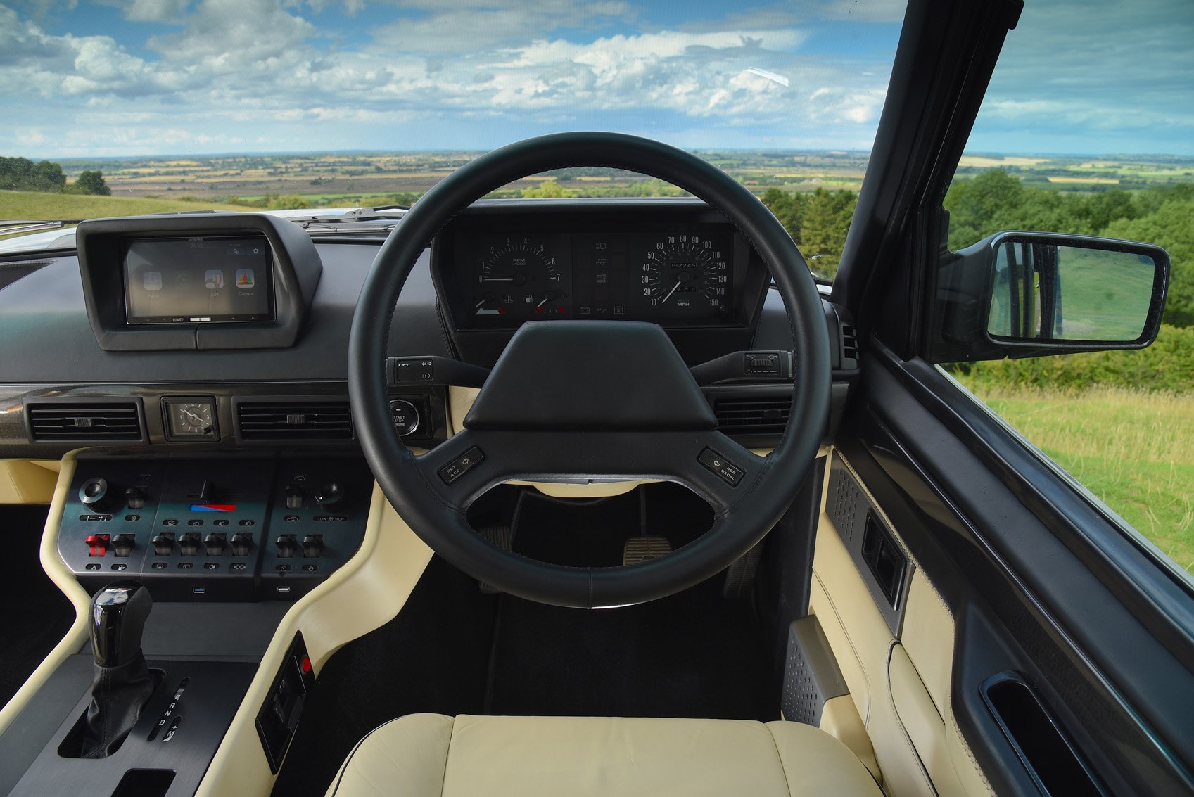 Range queries. Range Rover 1990 салон. Range Rover Classic Interior. Range Rover Chieftain. Range Rover 1990 dashboard.