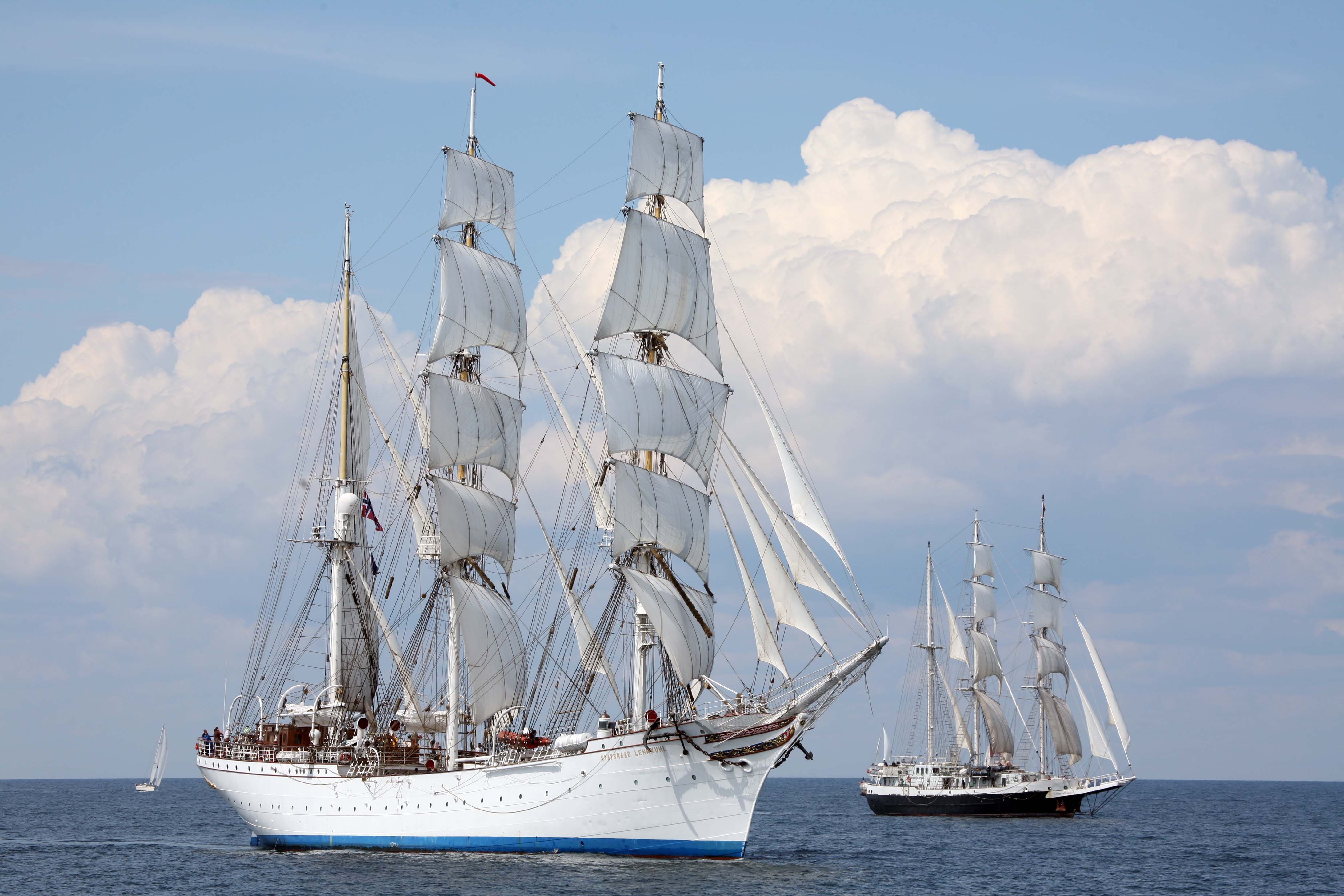 Судно мир. Парусник Statsraad Lehmkuhl. Statsraad Lehmkuhl Барк. Стадсраад Лемкуль. Statsraad Lehmkuhl - трехмачтовое парусное учебное судно..