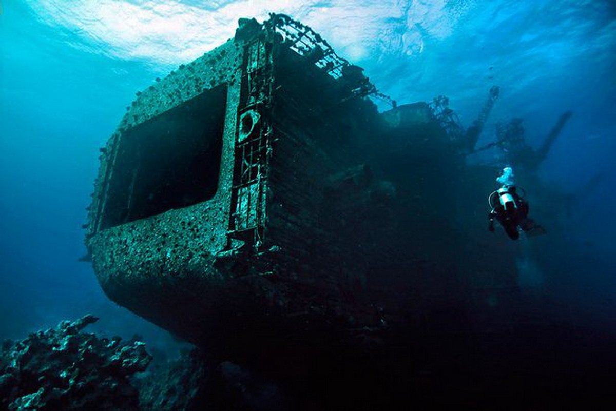 Из воды с глубины 5 м. Затонувший корабль Салем экспресс. Затонувший корабль в Египте Тистлегорм. Корабль Салем экспресс. Салем экспресс дайвинг.