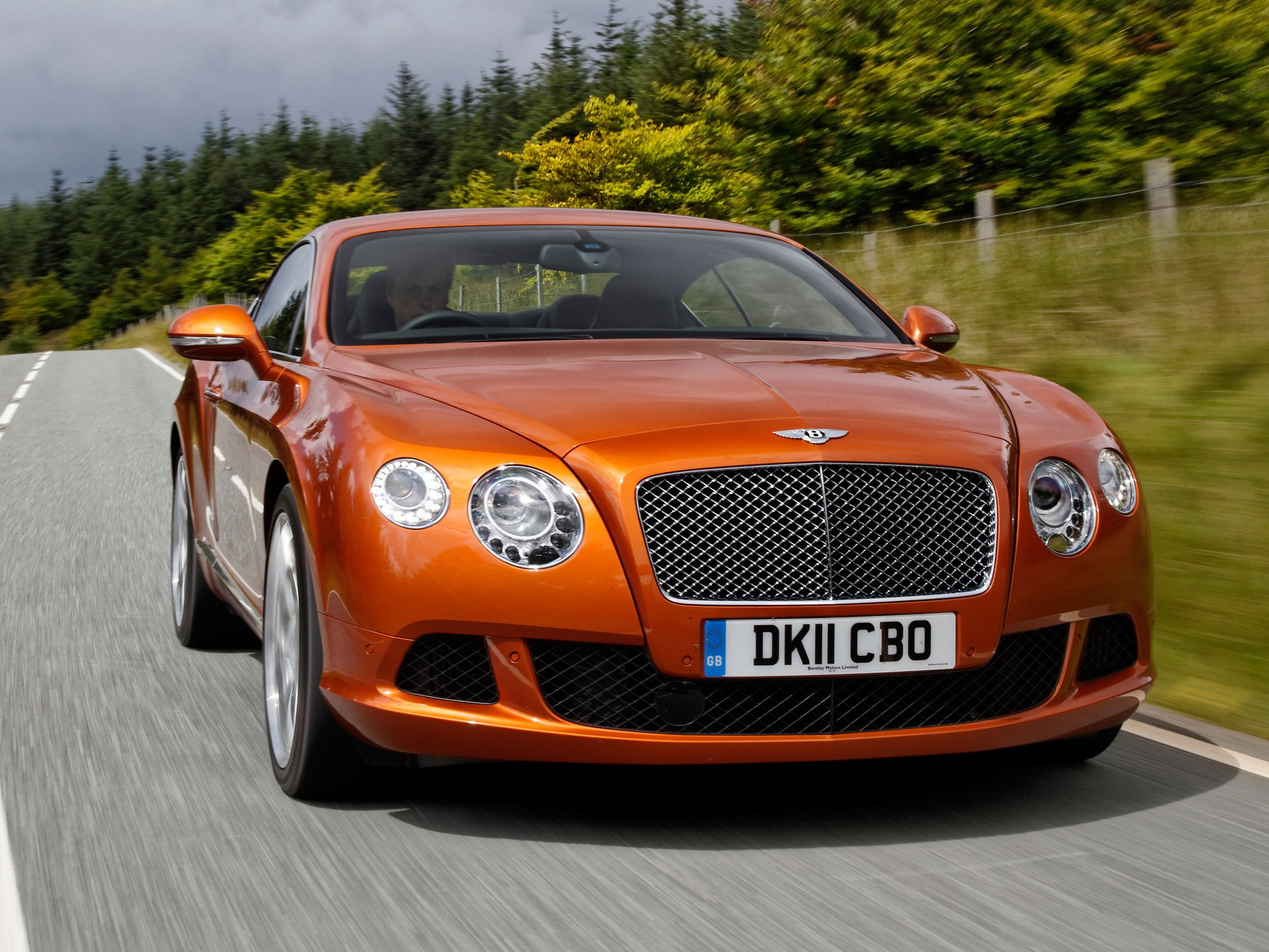 Машина покажи пожалуйста. Bentley Continental gt 2012. Bentley Continental gt 2011. Bentley Motors Континенталь. Бентли Континенталь оранжевая.
