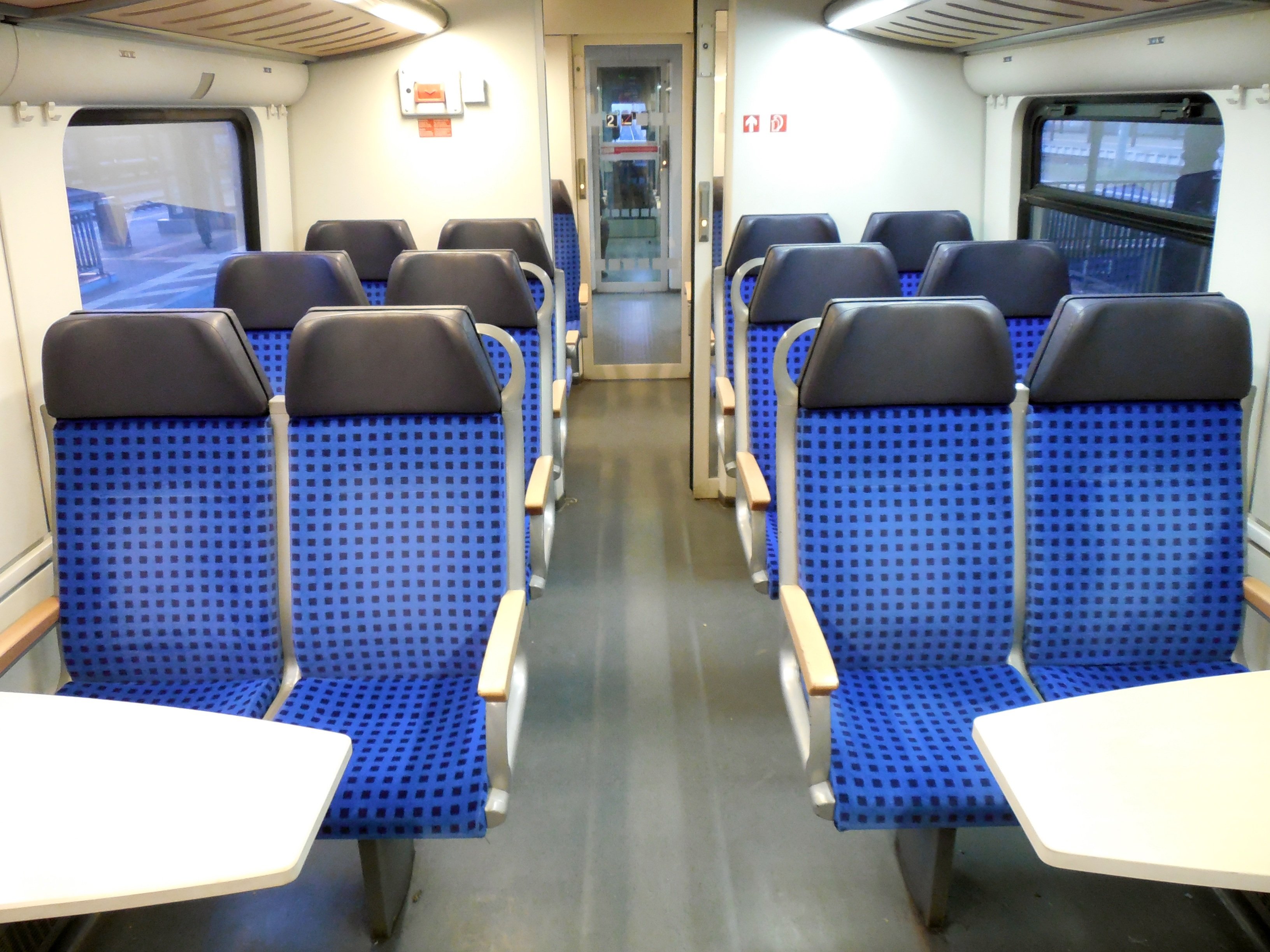 Вагоны в поезде сидят. ФПК сидячий 3с. Сидячий ФПК 2с. Сидячий вагон РЖД 601 Н. 119 Поезд сидячий вагон.