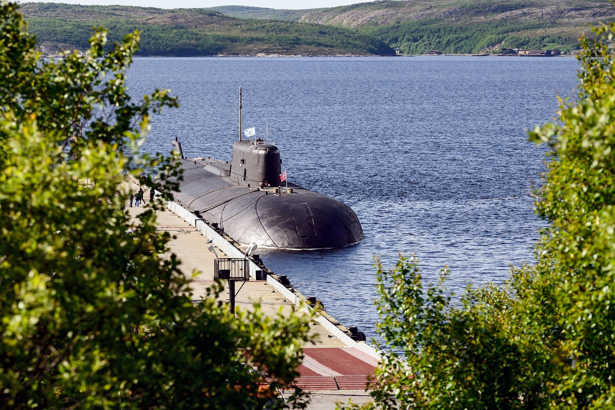 Фото подводной лодки. База подводных лодок Северного флота Северодвинск. АПЛ Северодвинск. Подводная лодка в причале Мурманск. Проект 945.