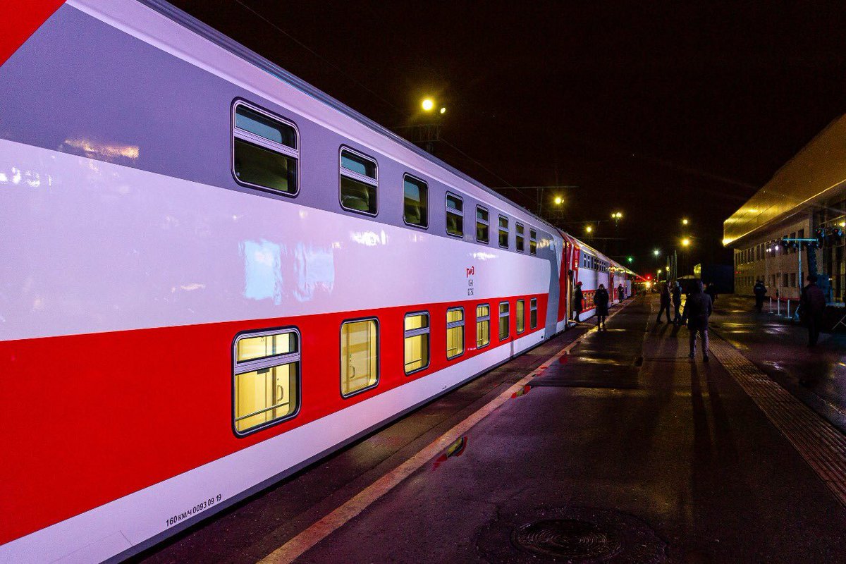 Двухэтажный поезд санкт петербург купить билет. Северная Пальмира двухэтажный купе. Бетанкур поезд двухэтажный. Двухэтажные вагоны ФПК. Италмас поезд двухэтажный.