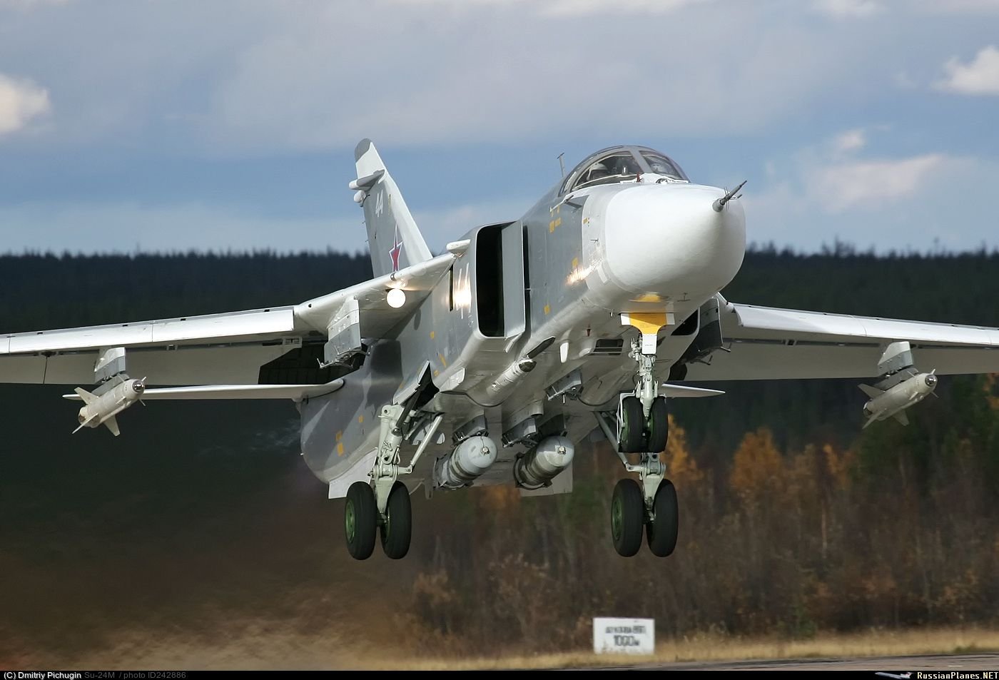 Х 25 м. Су24 самолет. Су-24 истребитель-бомбардировщик. Бомбардировщик Су-24м. Фронтовой бомбардировщик Су-24.