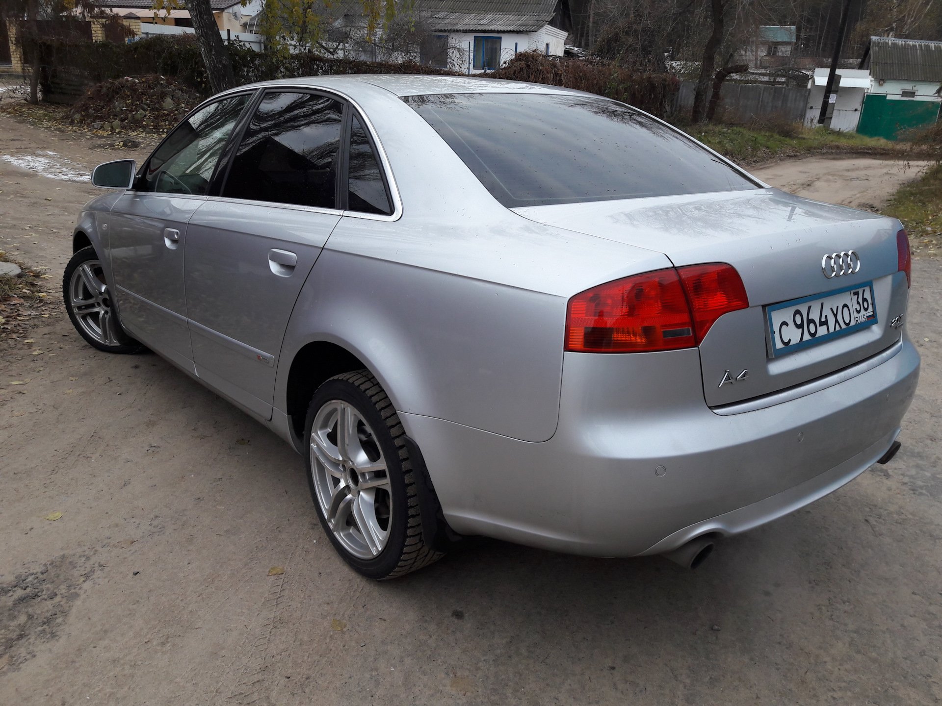 Серебристая 4. Audi a4 серебристая.