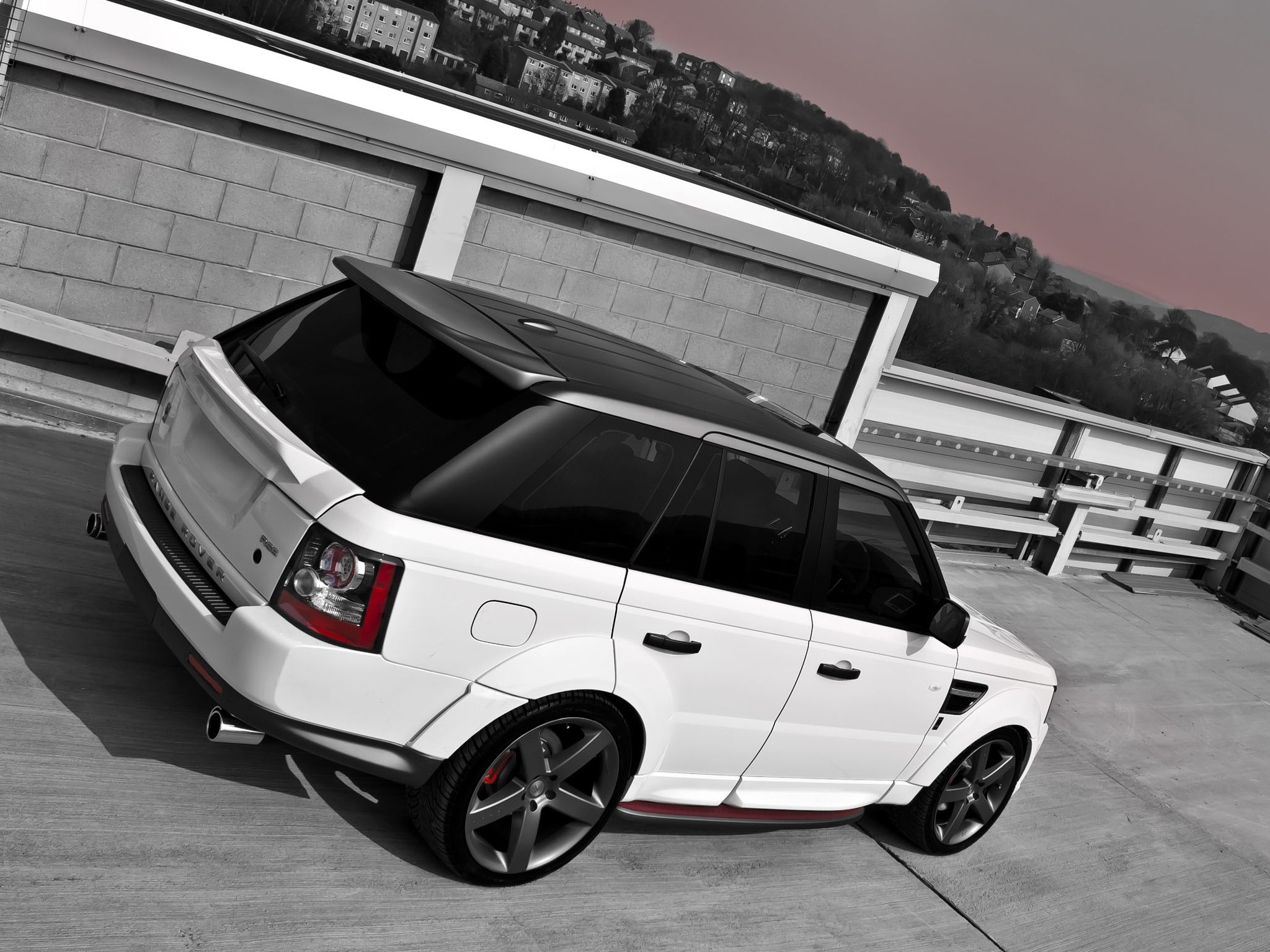Range Rover Sport белый с черной крышей