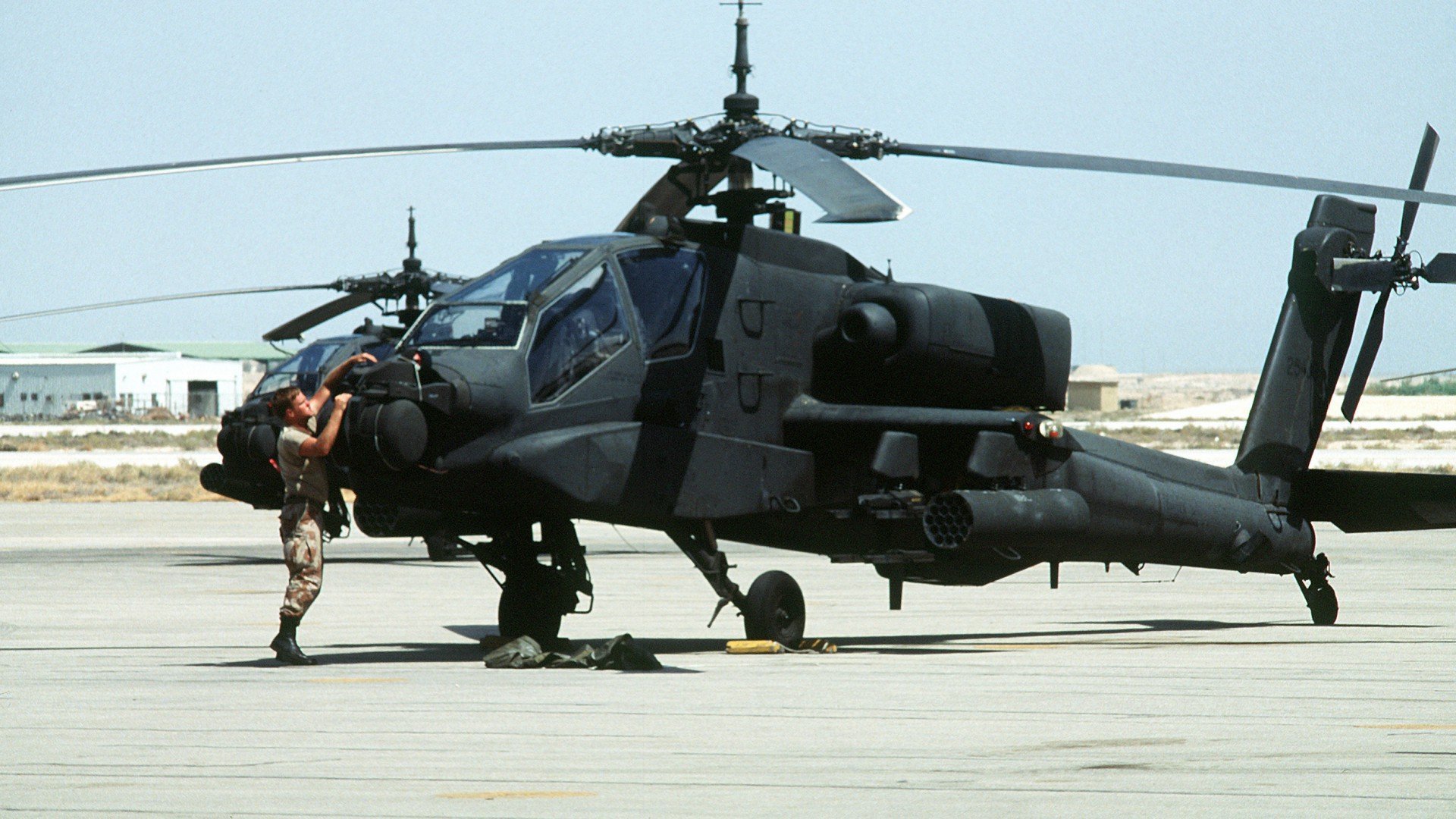 Вертолет перебрасывал отряд. Вертолёт Ah-64a Apache. Боевой вертолет "Ah-64 Apache". АН-64 Апач. Апач 64 вертолет.