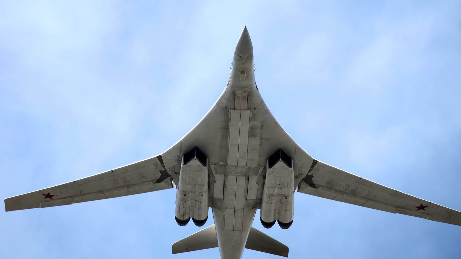 Белый лебедь высота. Белый лебедь самолет ту 160. Ту-160м белый лебедь. Стратегический бомбардировщик ту-160. Ту-160 сверхзвуковой самолёт.