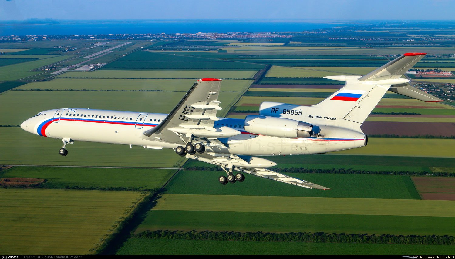 Аир россии. Ту-154м RF-85855. Ту-154 пассажирский самолёт. Ту - 154м. Ту-154 реактивный самолёт.