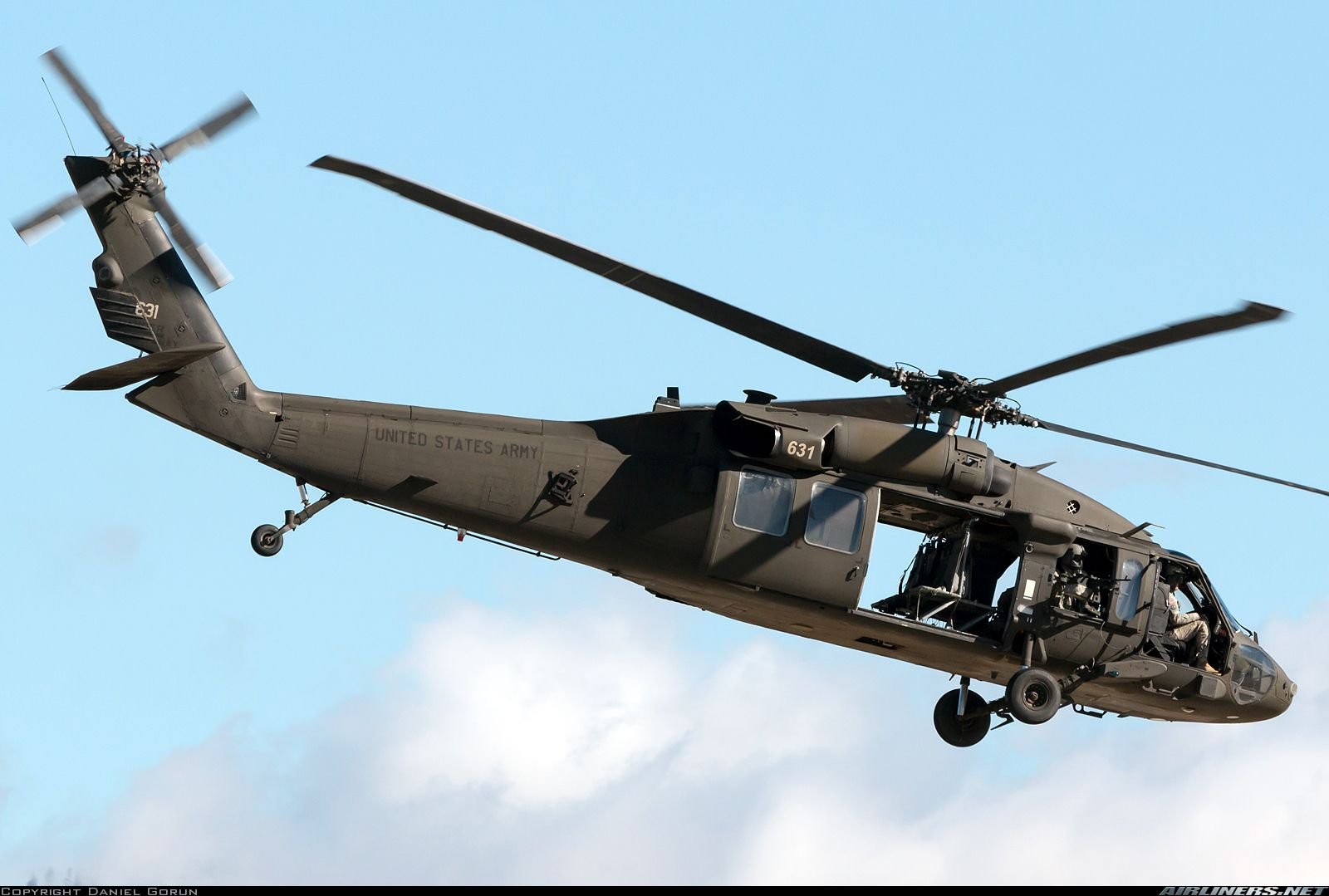 Вертолет uh 60 black hawk. Sikorsky uh-60l Black Hawk (s-70a). Sikorsky uh-60l Black Hawk. Sikorsky uh-60 Black Hawk. Вертолёт uh-60 Black Hawk.