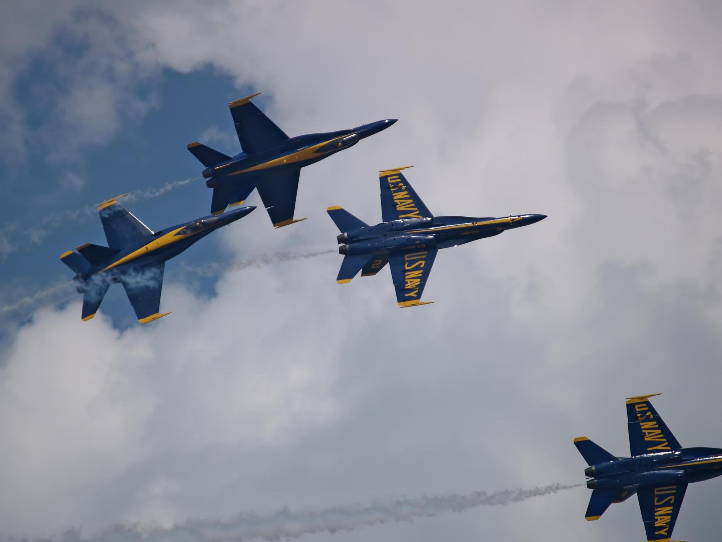 Blue Angels пилотажная группа. Голубые ангелы пилотажная группа. Голубые ангелы пилотажная группа летчики. ВВС разных стран.