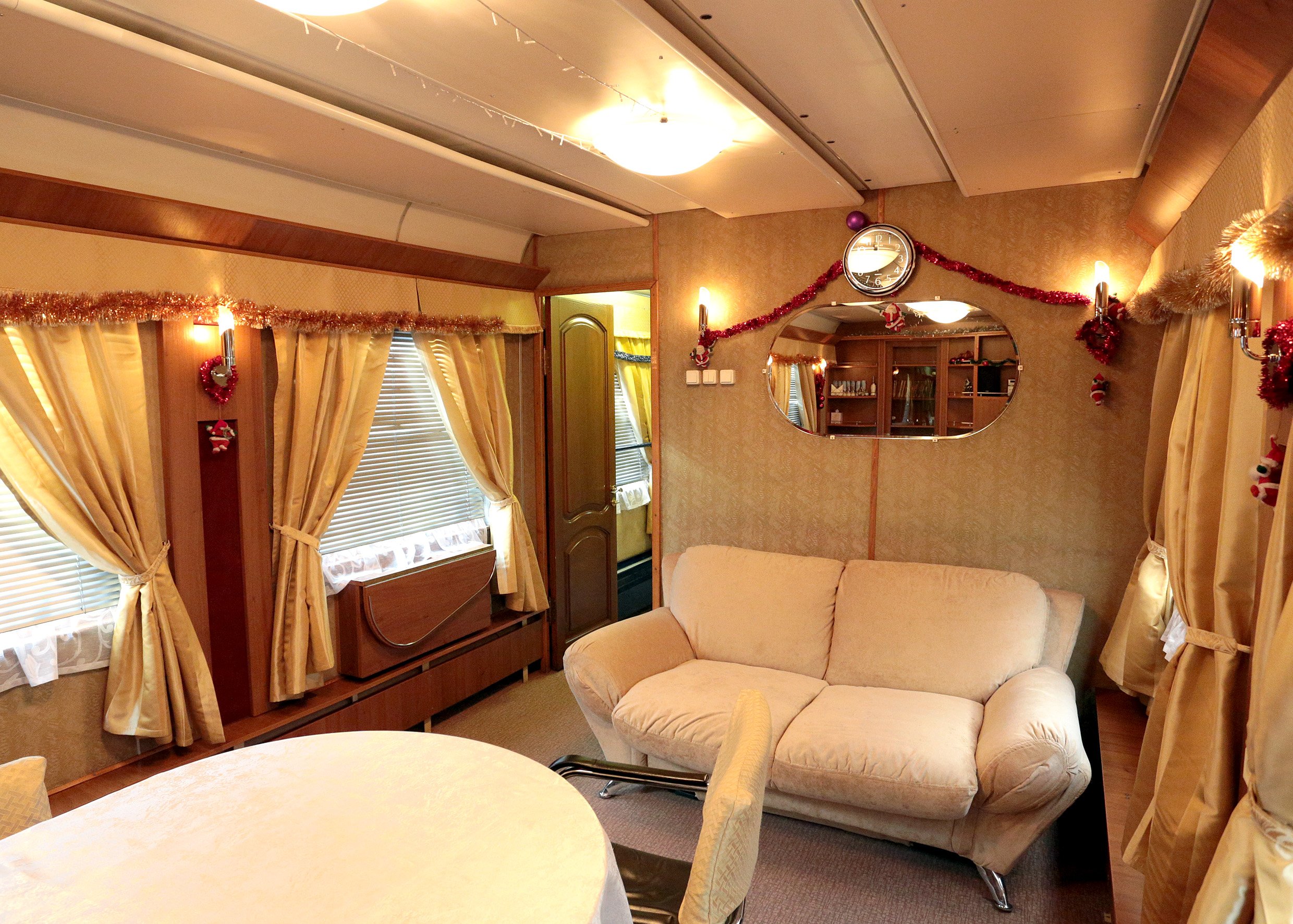 спальня в стиле купе поезда