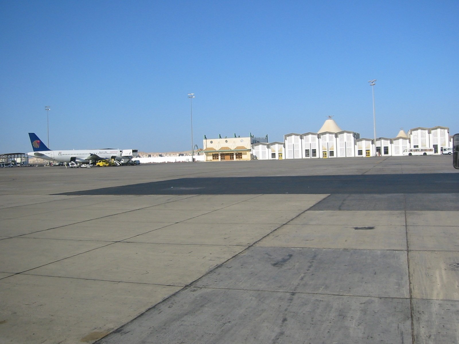 Сайт аэропорта хургады. Аэропорт Хургада Египет. Старый аэропорт Хургады. Аэропорт Хургада 2009. Аэропорт Хургада ВПП.