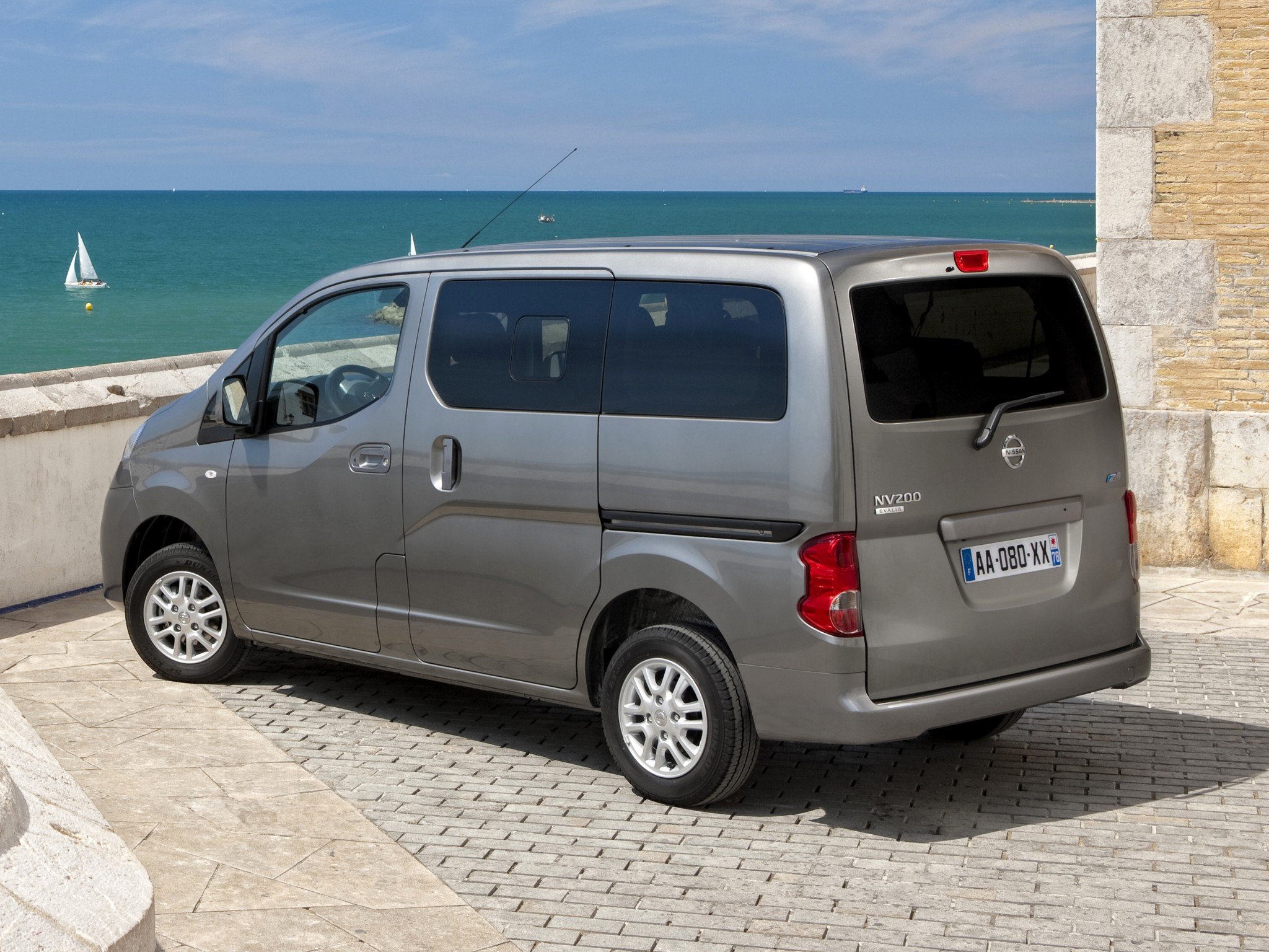 Фото nissan nv200