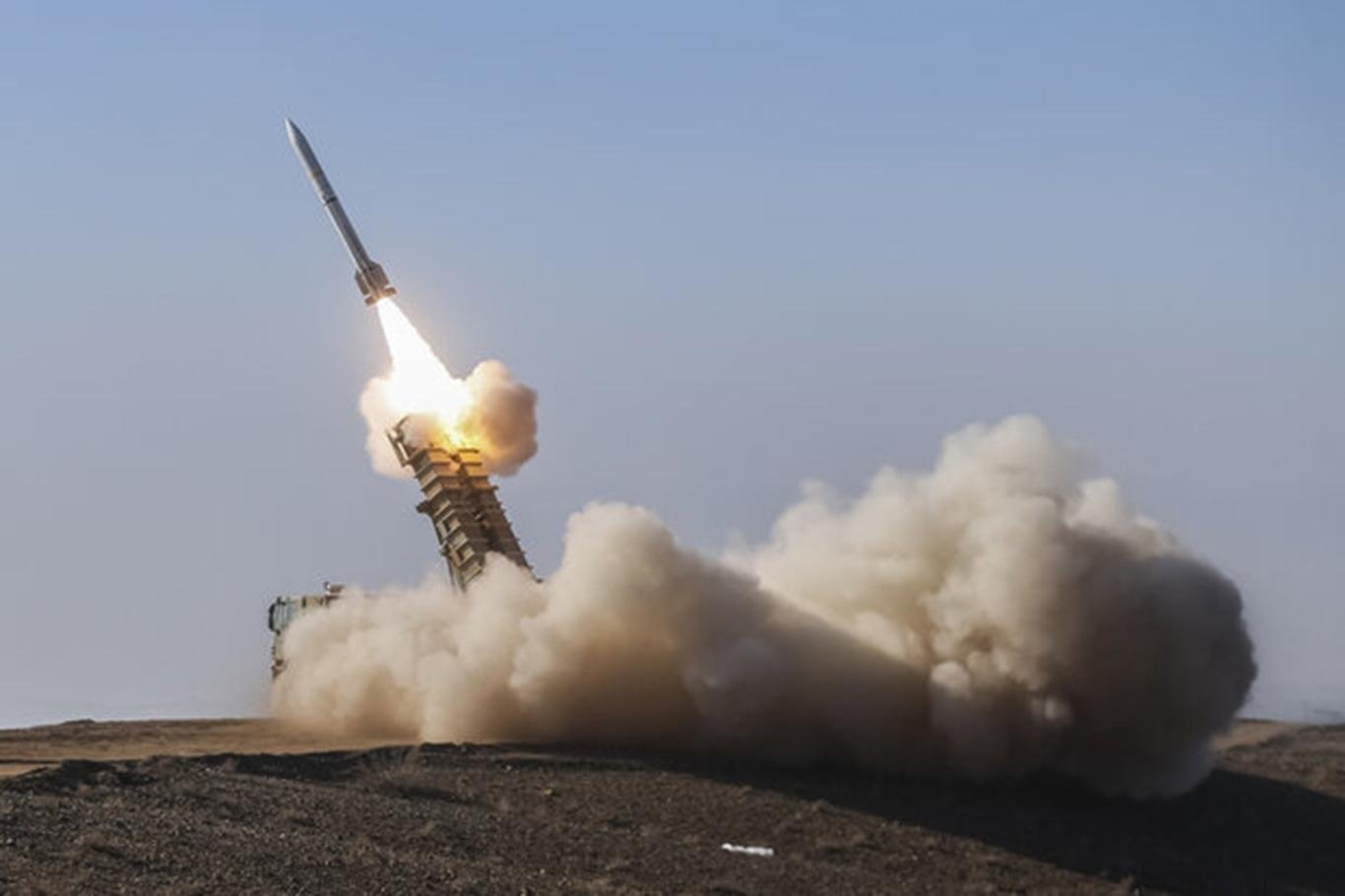 Ракетное нападение. Аль-Кудс 3 РСЗО. Ракетный удар Ирана по базам США В Ираке. Иран ракетный удар. Ракета Военная.