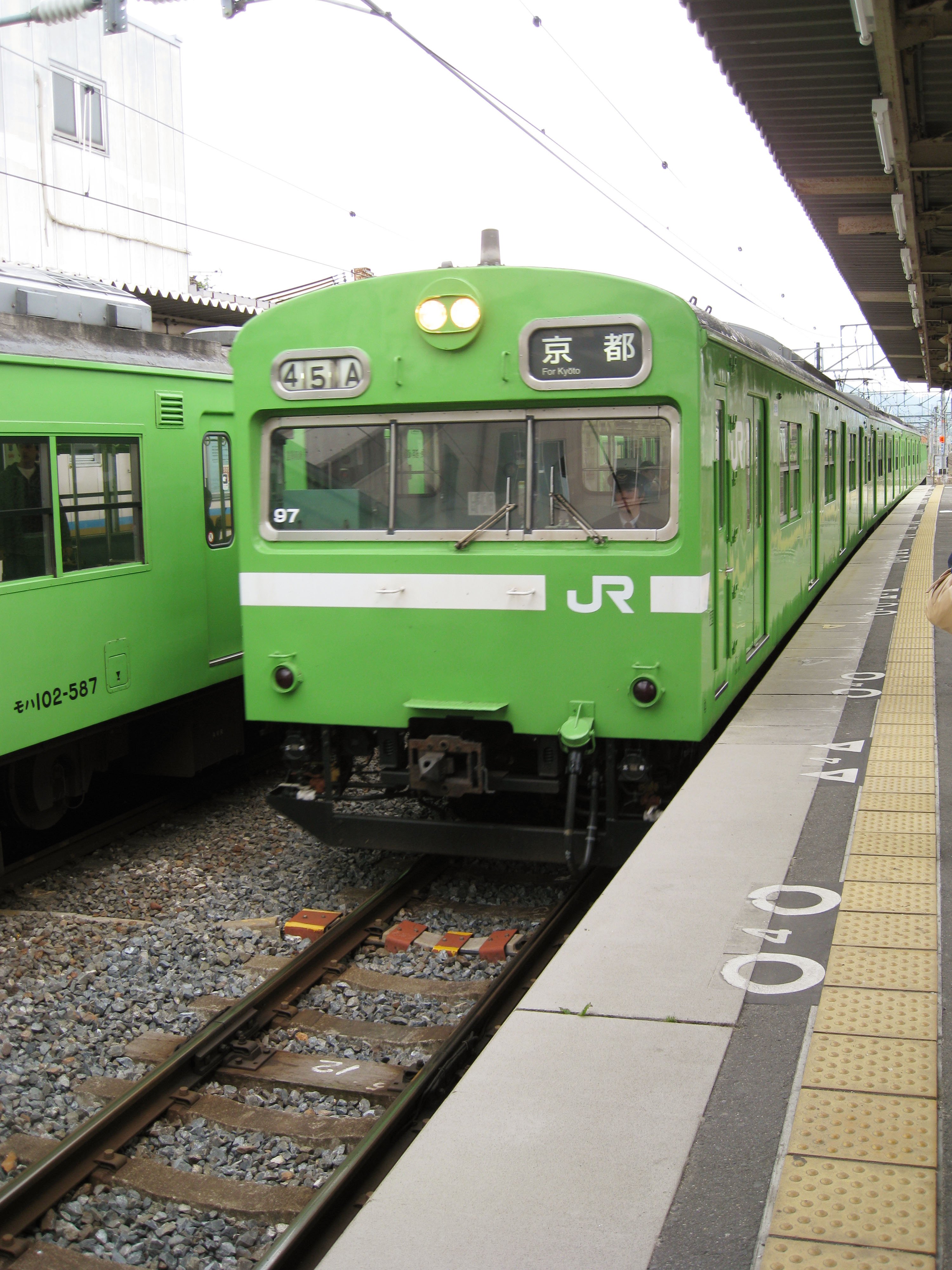 Зеленые железные дороги. Зеленый поезд. Зеленая электричка. Поезд зеленого цвета. Зеленая железная дорога.
