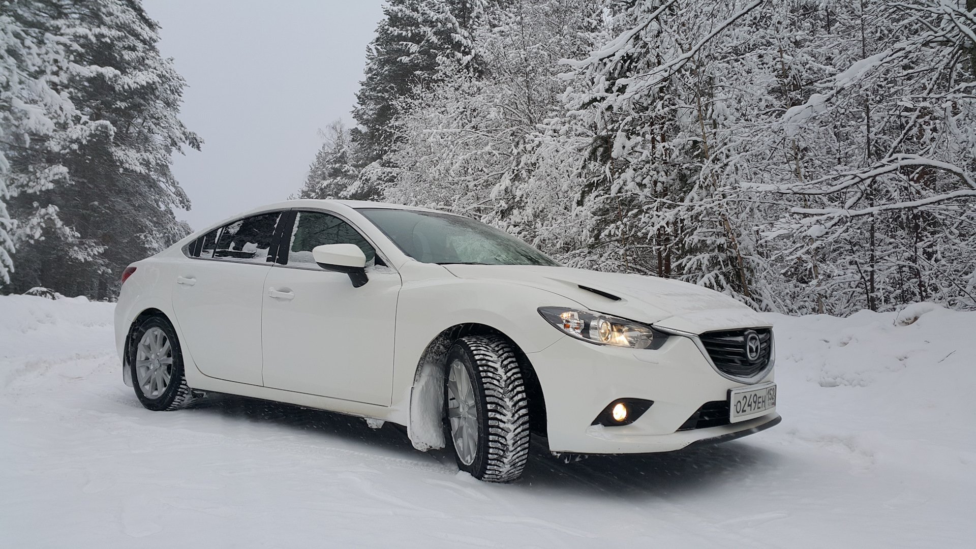 Белая зима 2. Mazda 6 White. Мазда 6 белая зимой. Mazda 6 2018 Winter. Mazda 6 Snow.