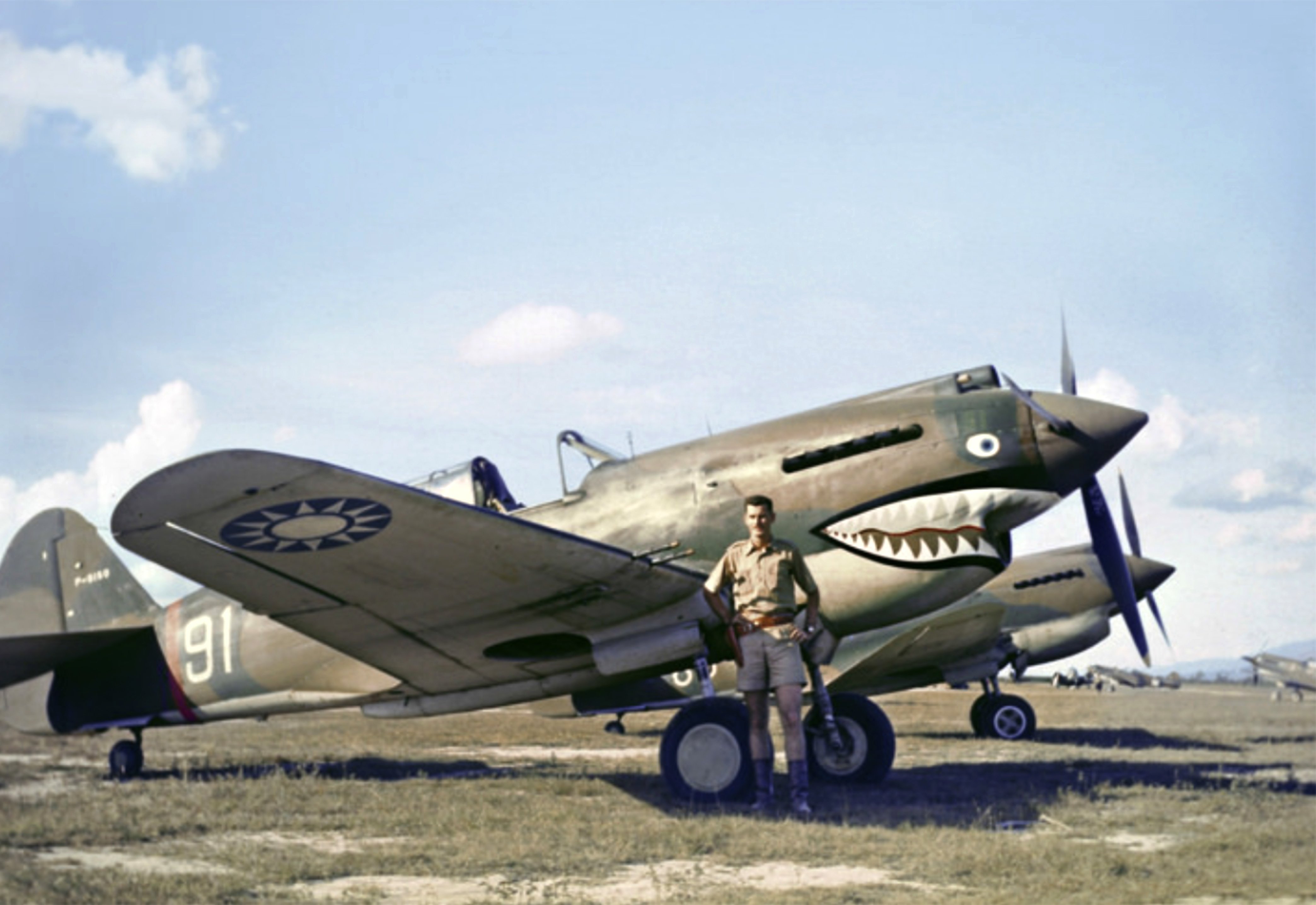 2 п 40. P-40 Tomahawk. Самолет Curtiss p-40b Tomahawk. Самолет p-40 томагавк. Curtiss p-40b(c) Tomahawk истребитель.