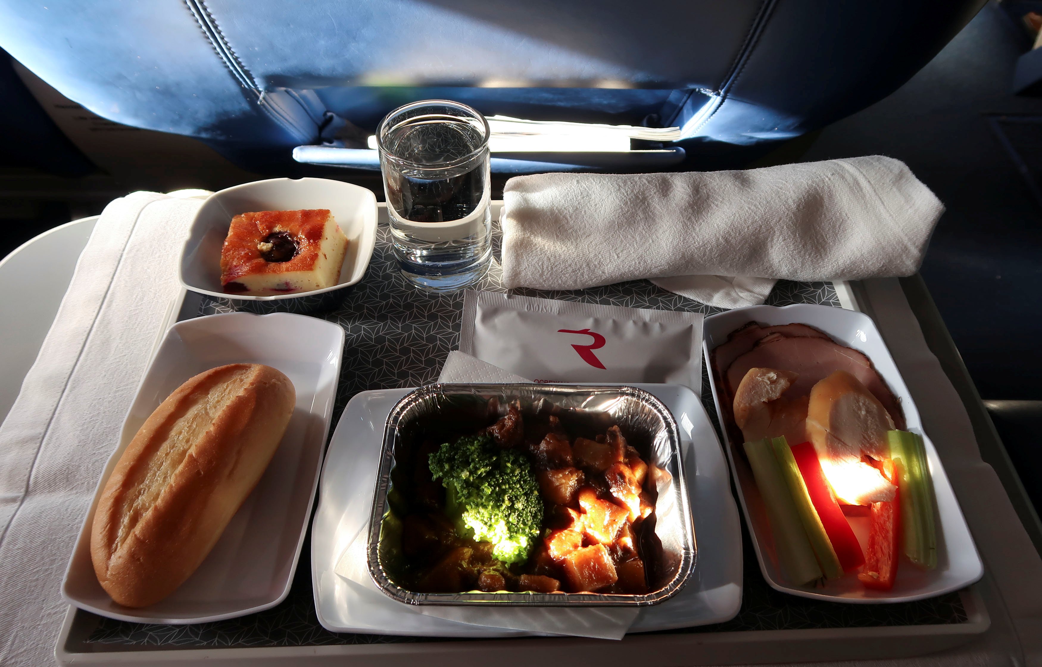Еду по россии еду до конца. Еда в самолете. Обед в самолете. Перекус в самолет. Бортового питания.