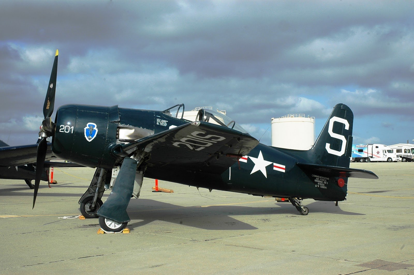 F 8 f 4. F8f Bearcat. Самолет f8f Bearcat. Grumman f8f Bearcat. Палубный истребитель Grumman Bearcat f8f-1.