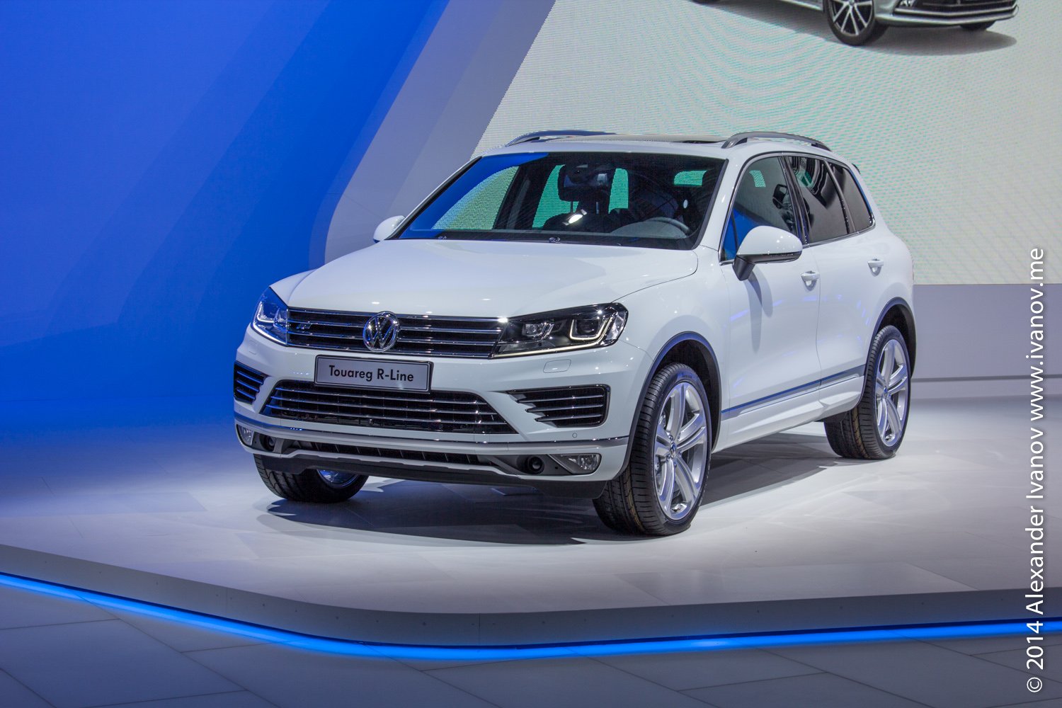 Volkswagen touareg r. Volkswagen Touareg r-line. Volkswagen Touareg 2017 r line. Volkswagen Touareg 2015 r line. Фольксваген Туарег 2017 белый.