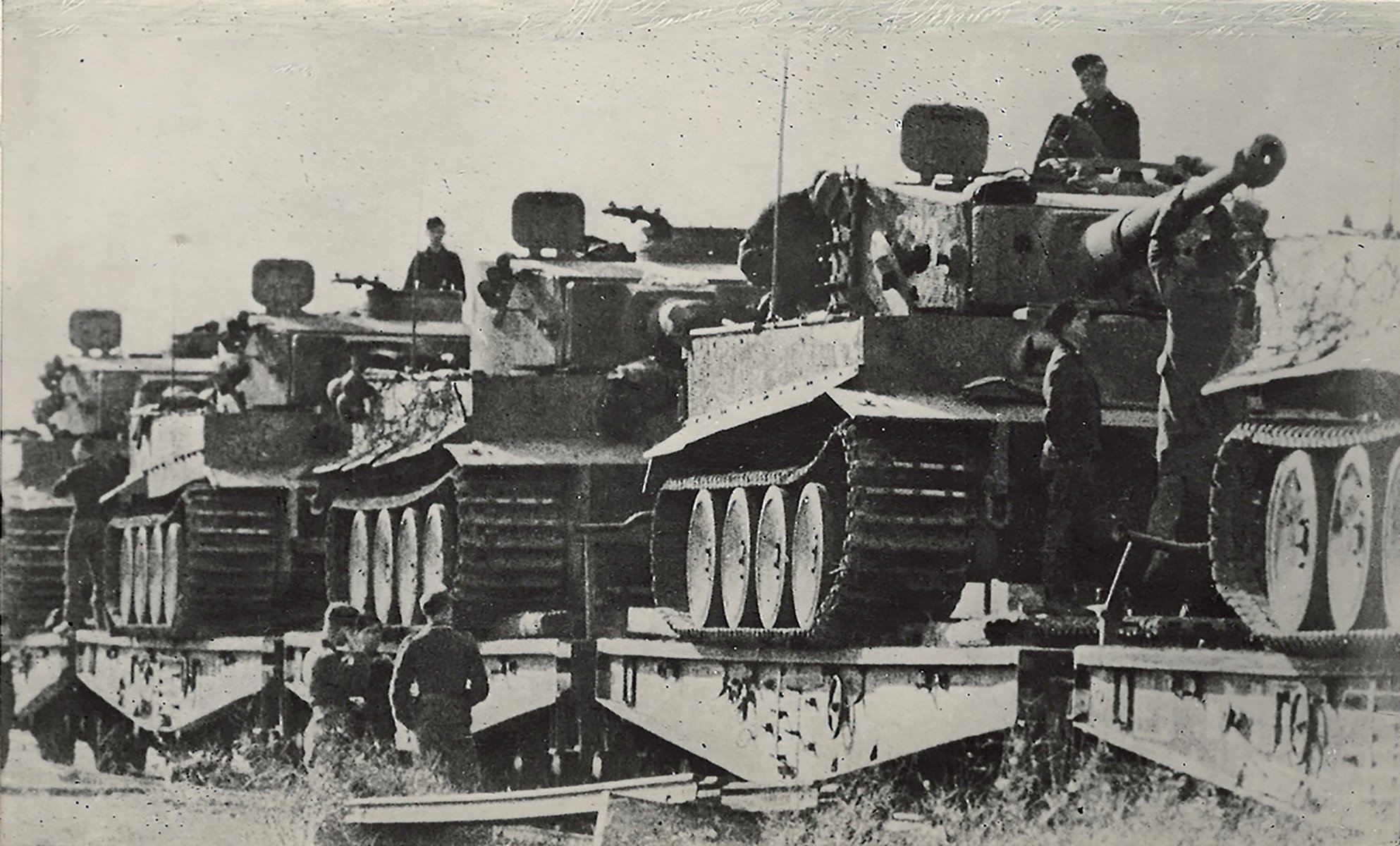 Немецкие танки курская. Танк тигр 1943 Курская битва. Немецкий танк тигр Курская битва. Танк тигр Курск 1943. Танк тигр 1943 год.