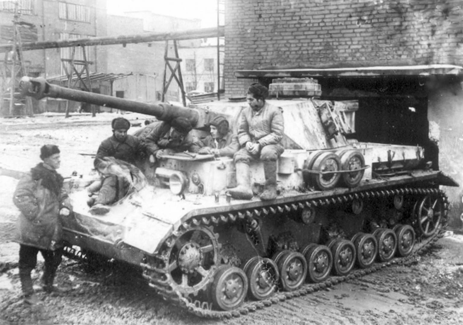 Захватили немецкий танк. PZKPFW IV Сталинград. PZ Kpfw 4 в РККА. Танки вермахта 1941-1945 т4. Т4 танк вермахта 1941.
