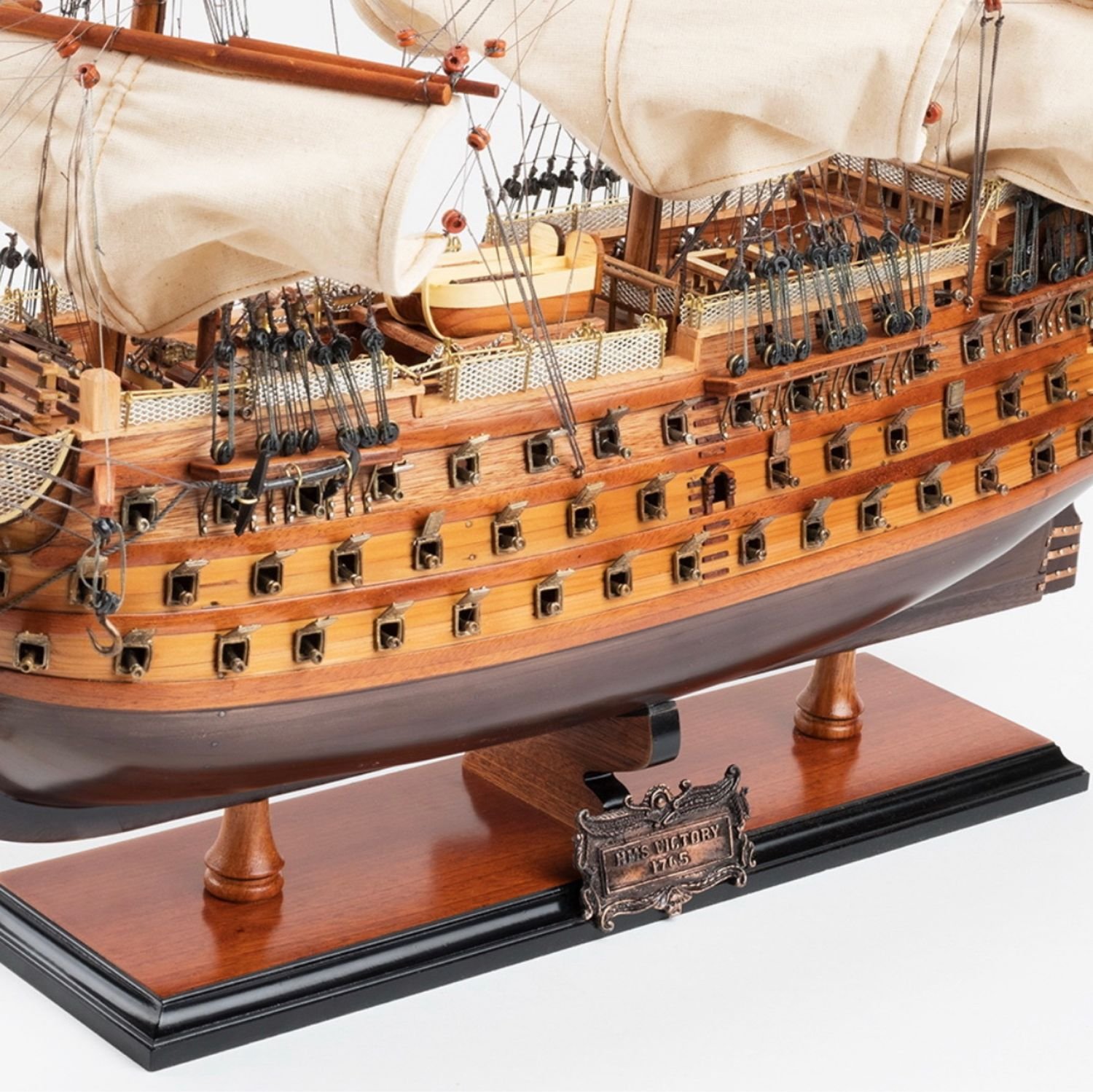 Купить собранную модель. Деревянная модель HMS Victory. Модель корабля HMS Victory. Сборка деревянной модели корабля Виктори. HMS Victory zvezda.