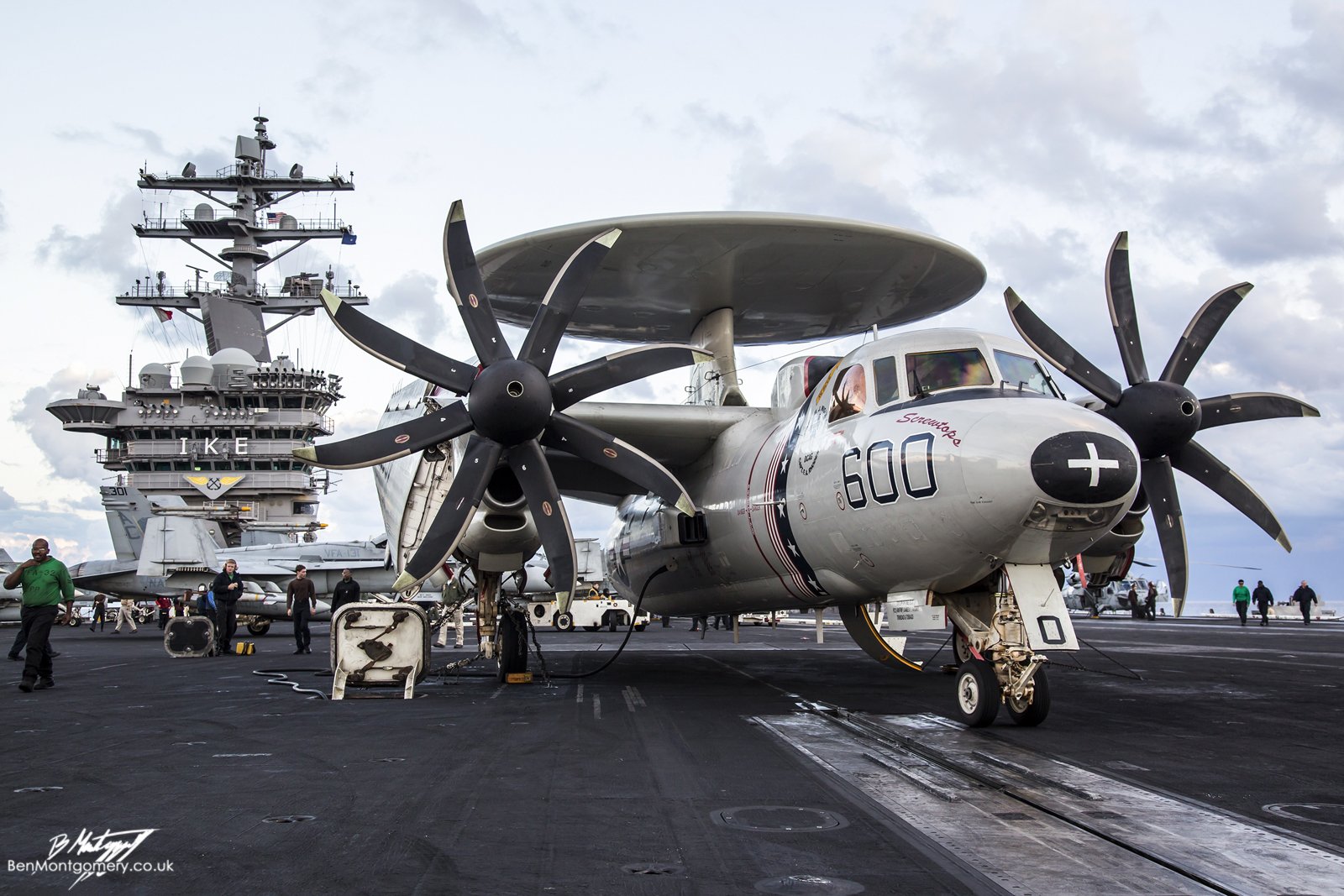 Е ii. Grumman e-2c Hawkeye. E-2c Хокай. E-2c Hawkeye Carrier. Е-2с Хокай самолет.