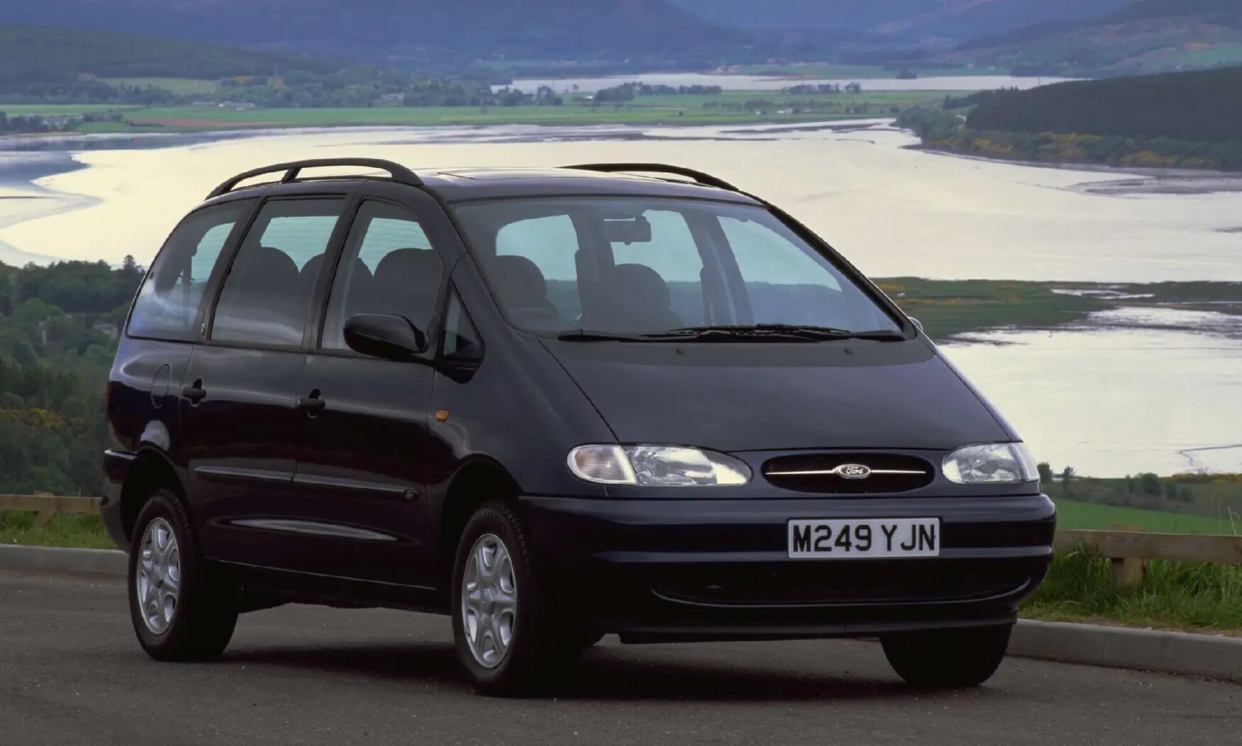 Форд гелакси. Ford Galaxy 1995-2000. Ford Galaxy 1 поколение. Форд галакси 2000. Форь гелакси 1 покаления.