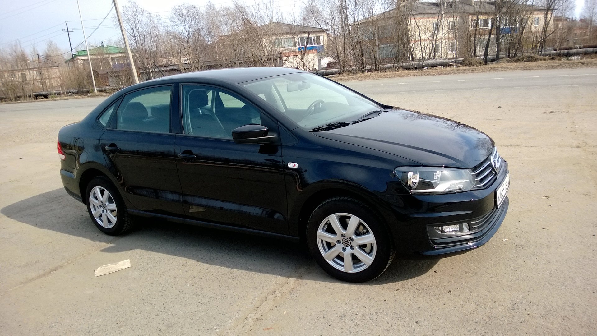 Volkswagen Polo 2015 черный тонированный