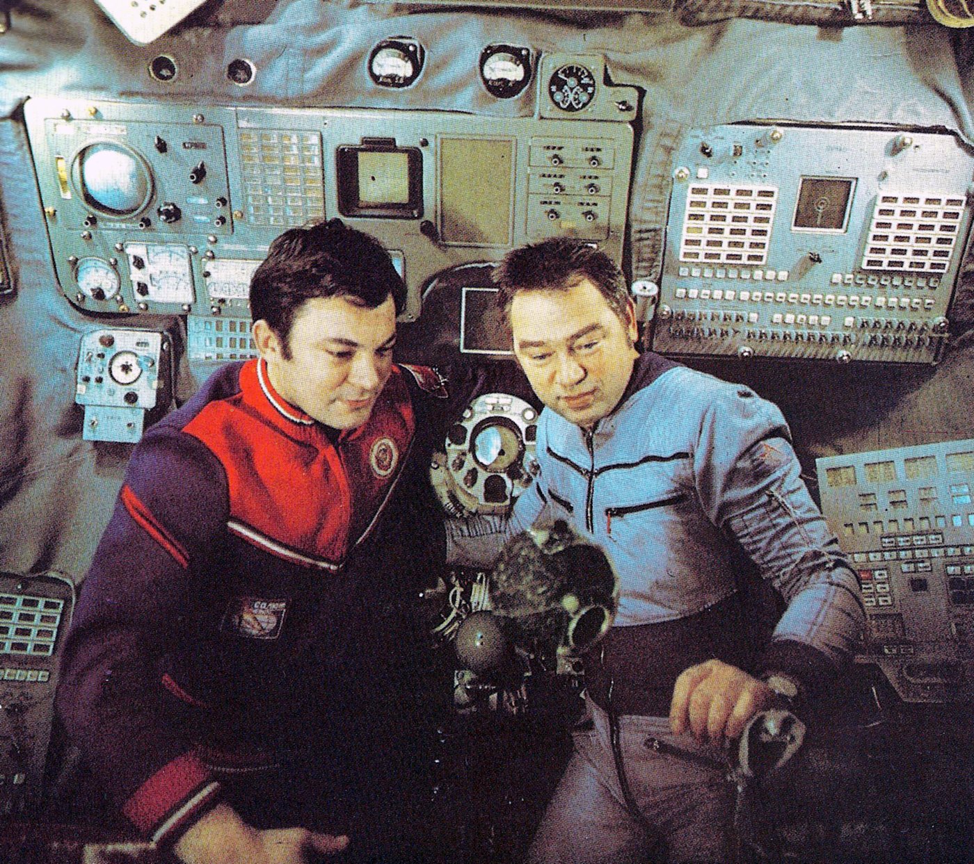 Изобретатель первых советских космических кораблей. Космонавты Гречко и Романенко.