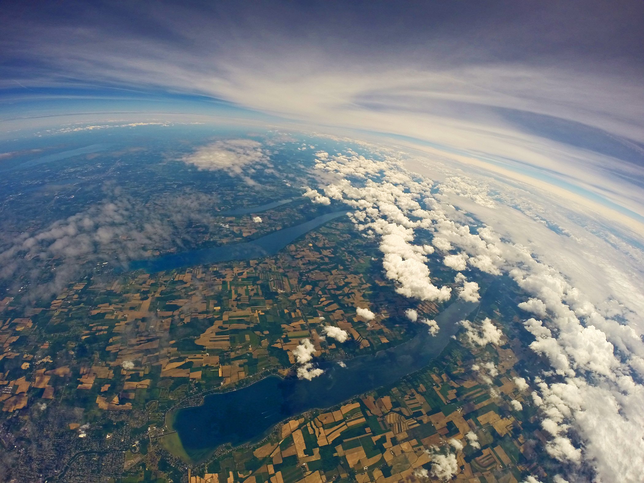 Аэрофото. Земля с высоты. Земля с высоты птичьего полета. Вид с самолета на землю. Земля - вид сверху.