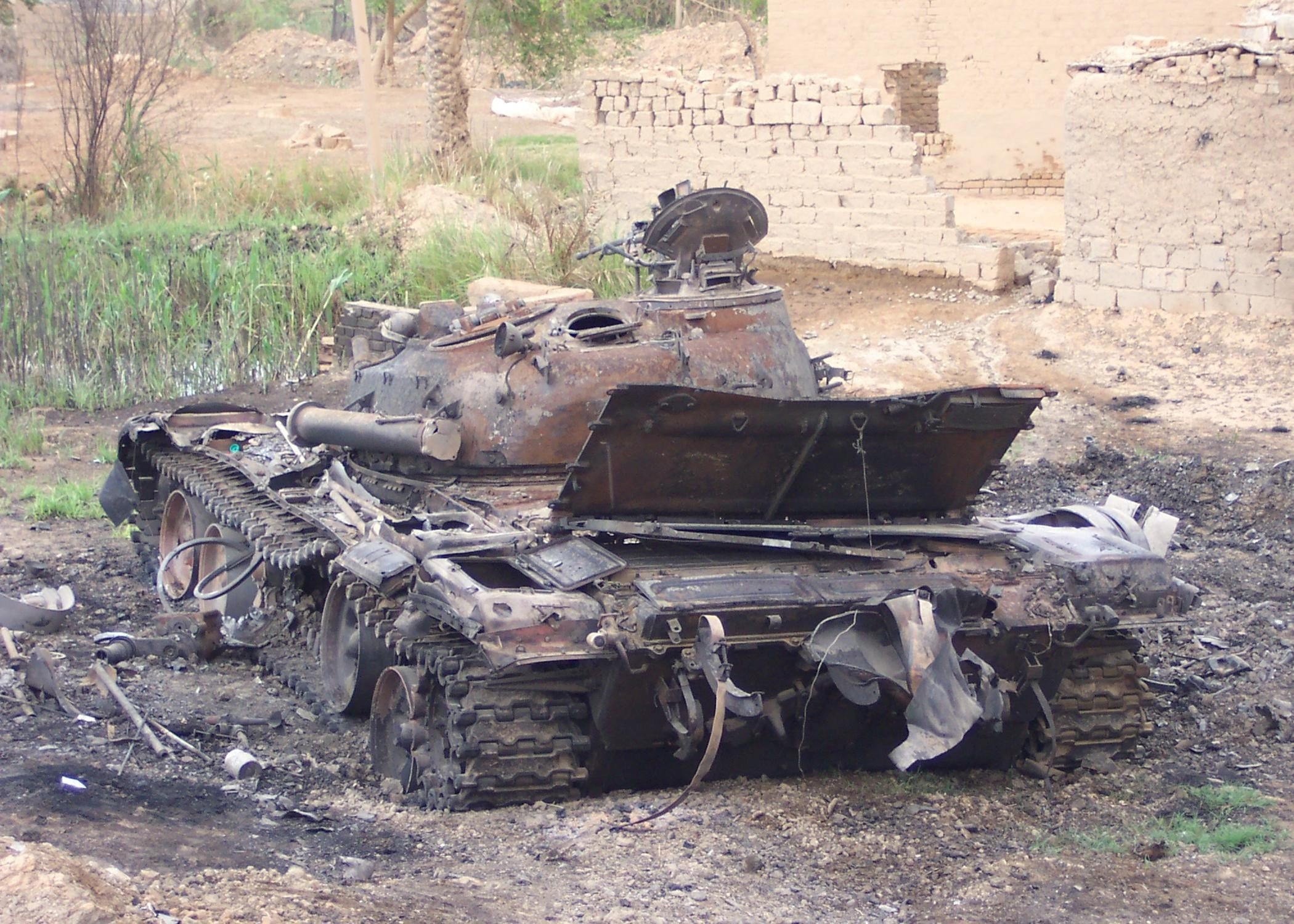 Разрыв танков. Подбитые танки т72 в Чечне.