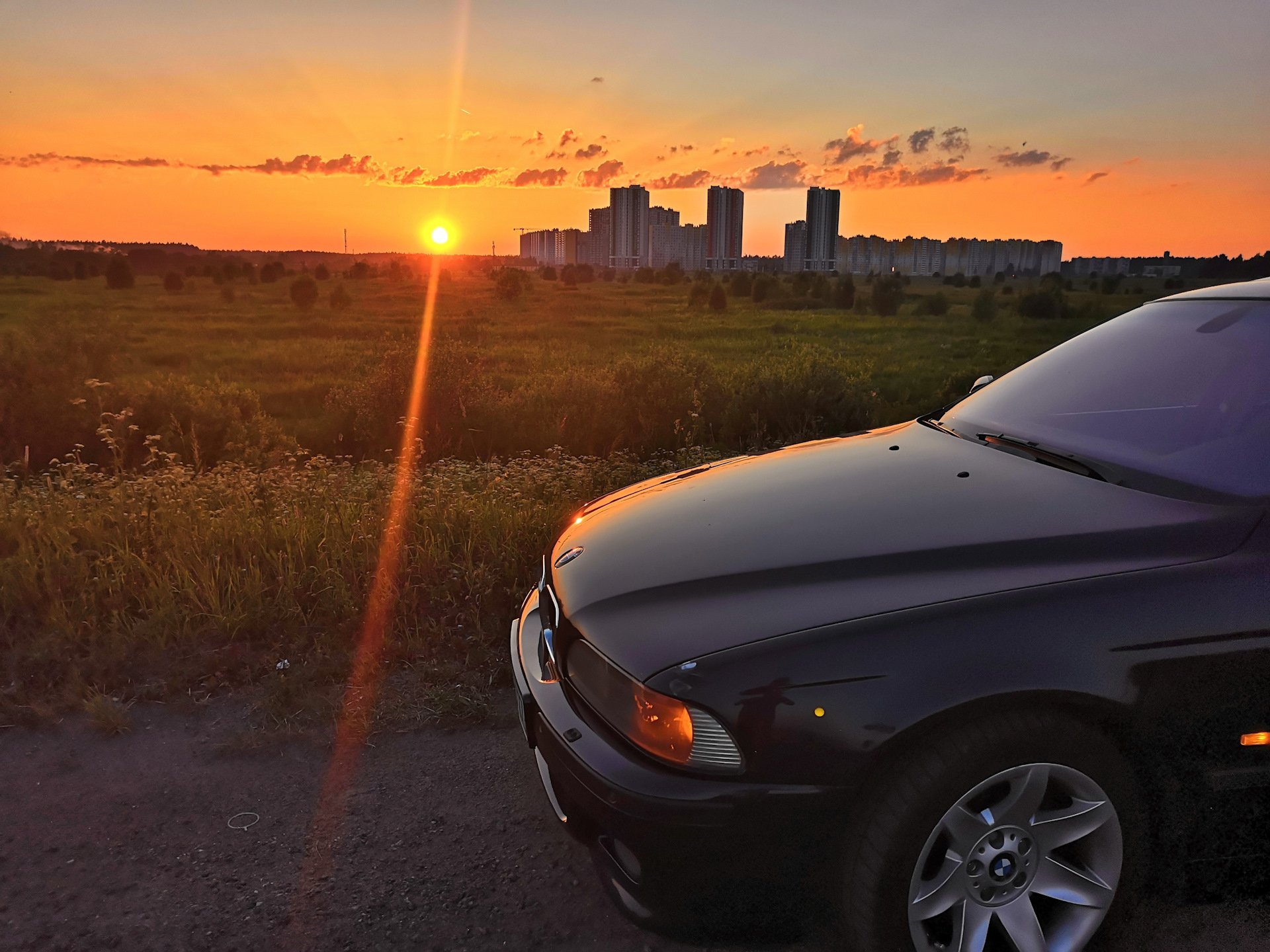 5 утра на личном. BMW e39 в закате. Машина на закате. Машина на фоне заката. Красивая машина на закате.