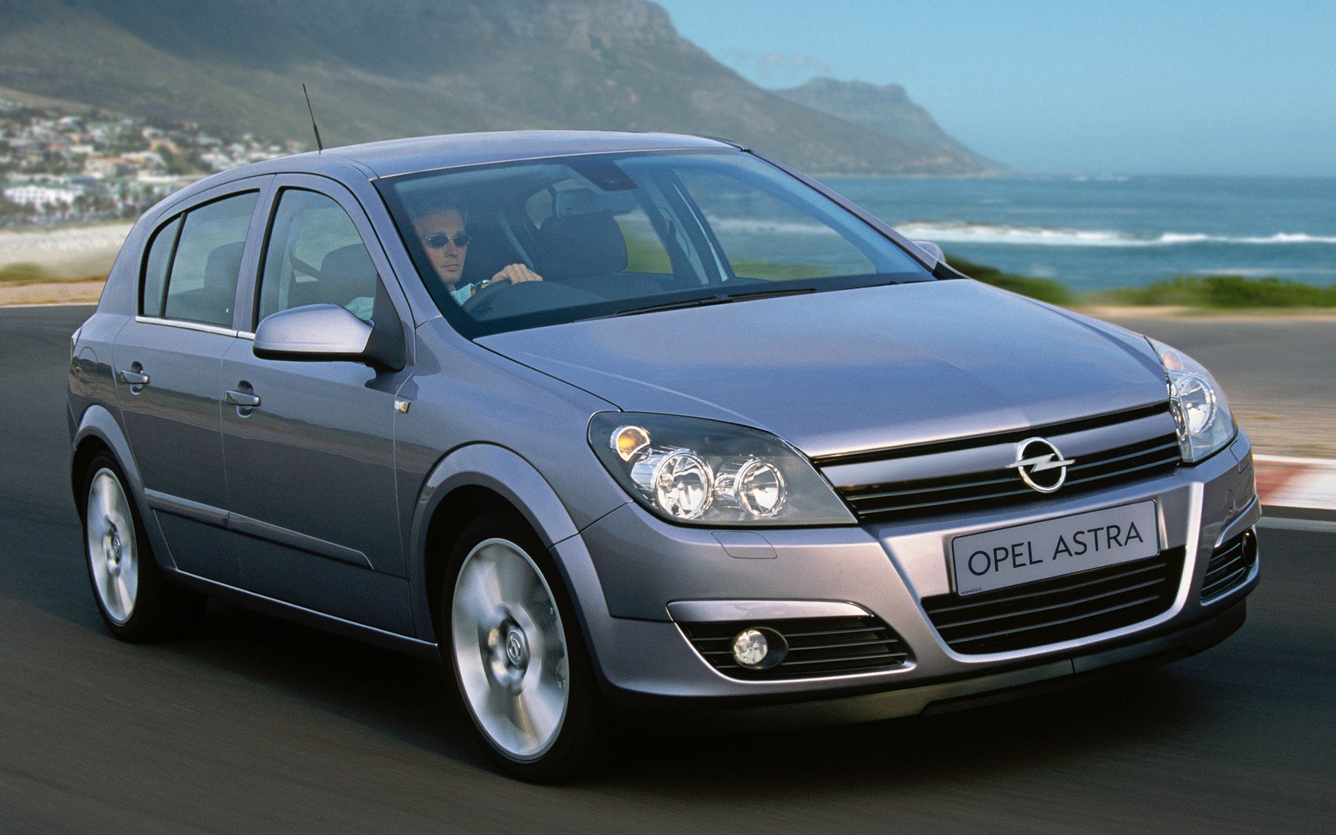 Опель 1 поколение. Opel Astra 2004. Opel Astra h 2004. Opel Astra 2004 хэтчбек.