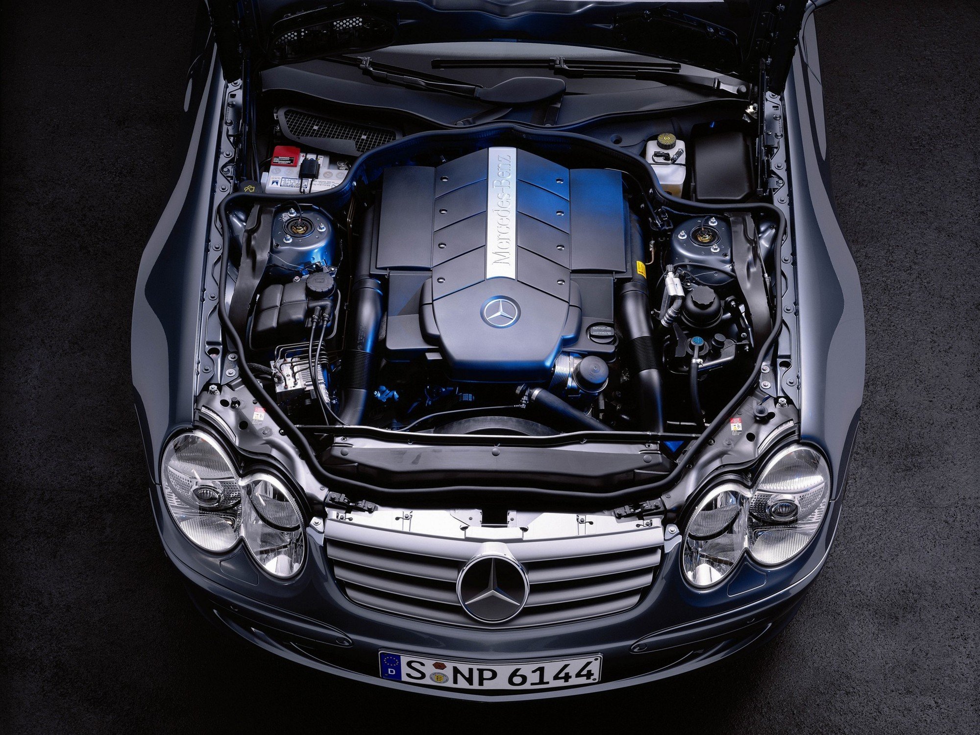 База двигателей автомобилей. Mercedes-Benz r230. Mercedes Benz sl500. Мерседес r230. Mercedes Benz SL 500 двигатель.