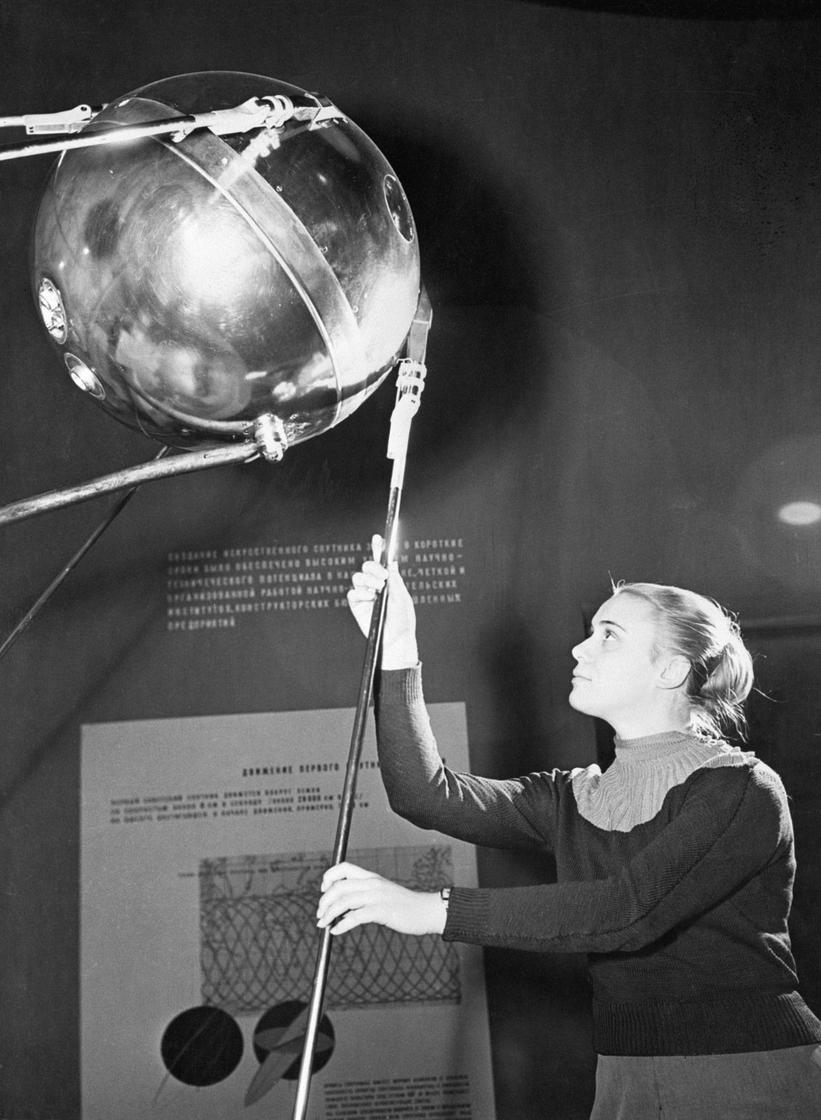 4 октября 1957 года космос. 4 Октября 1957-первый ИСЗ "Спутник" (СССР).. Первый искусственный Спутник 1957. Первый Спутник земли 1957. Запуск спутника 1957.