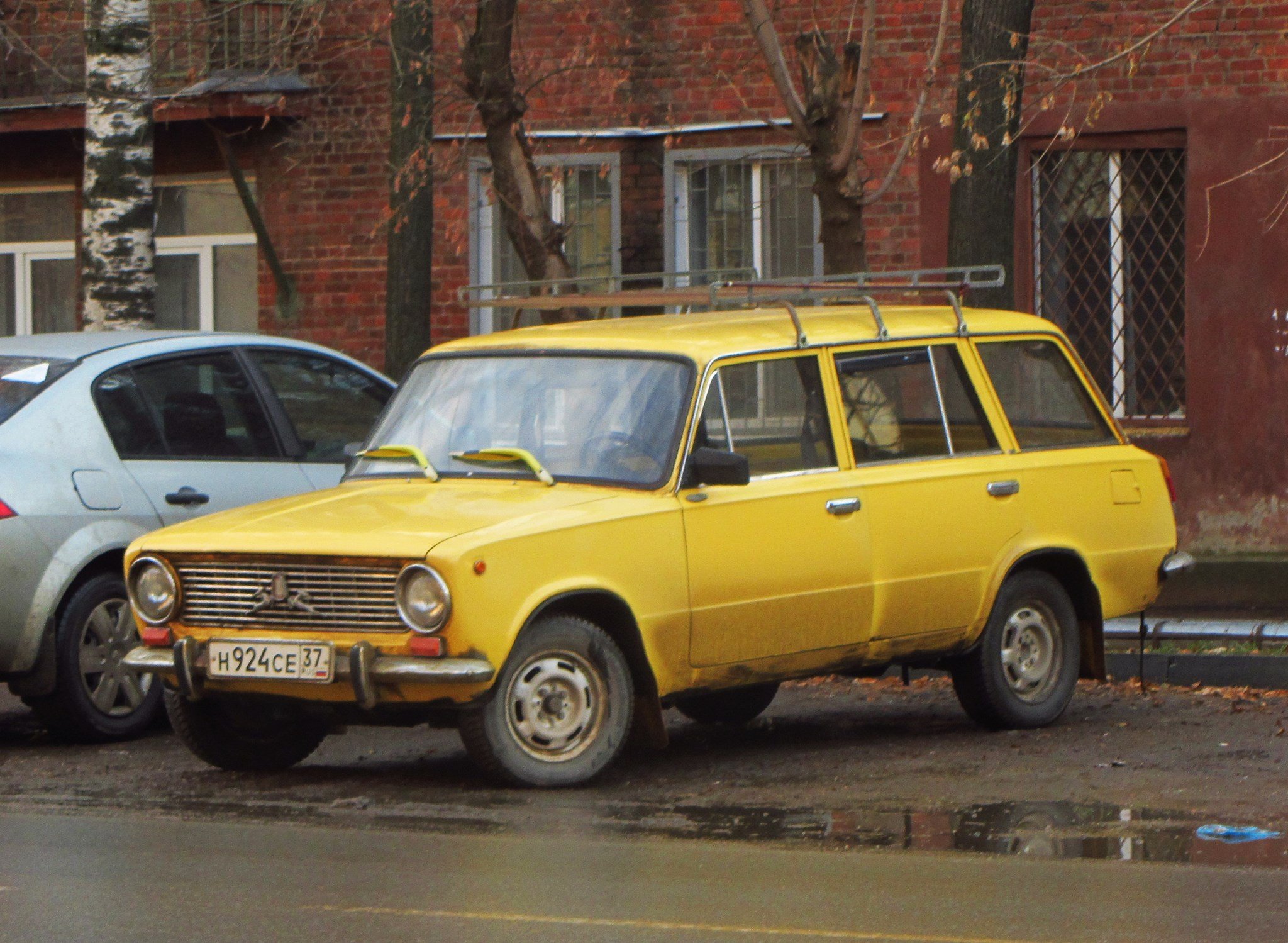 Двойка четверка. ВАЗ 2102. ВАЗ 2102 желтая. Москвич 2102. ИЖ 2102.