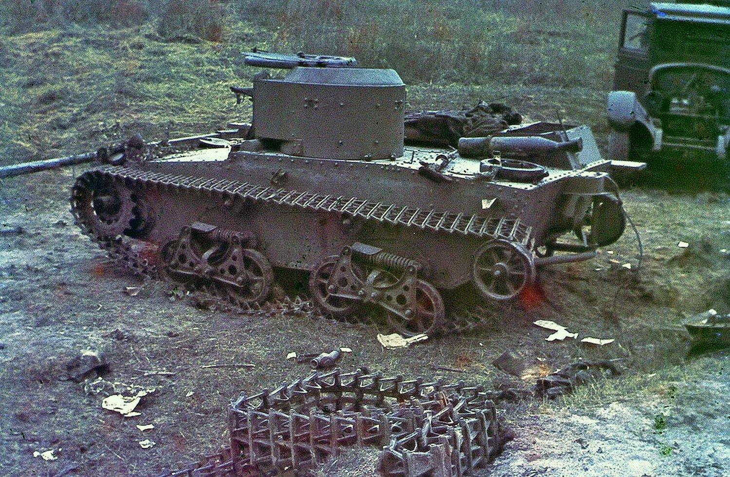 Подбитые советские танки. Подбитые советские танки лето 1941. Т-38 танк подбитый. Т-38 танк СССР.
